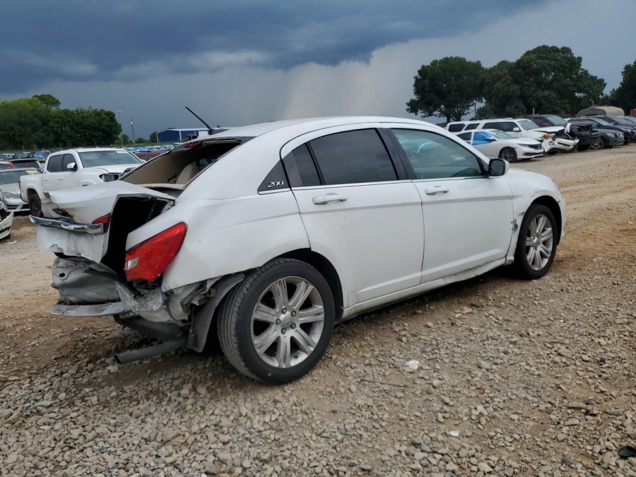 2013 Chrysler 200 Touring White vin: 1C3CCBBB2DN615211