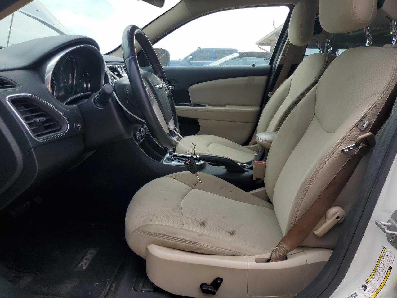 2013 Chrysler 200 Touring White vin: 1C3CCBBB2DN615211