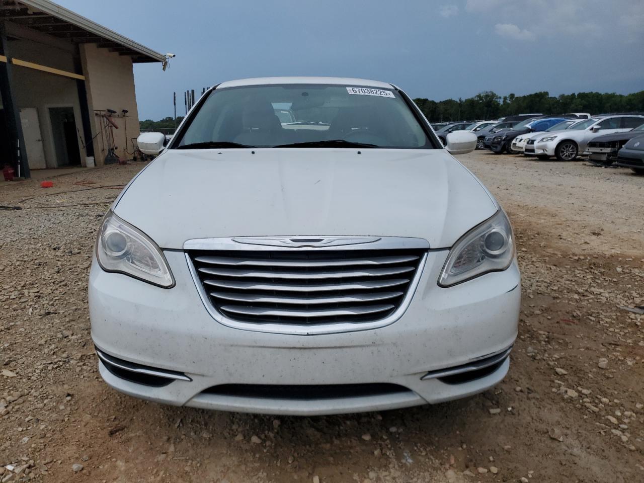 2013 Chrysler 200 Touring White vin: 1C3CCBBB2DN615211