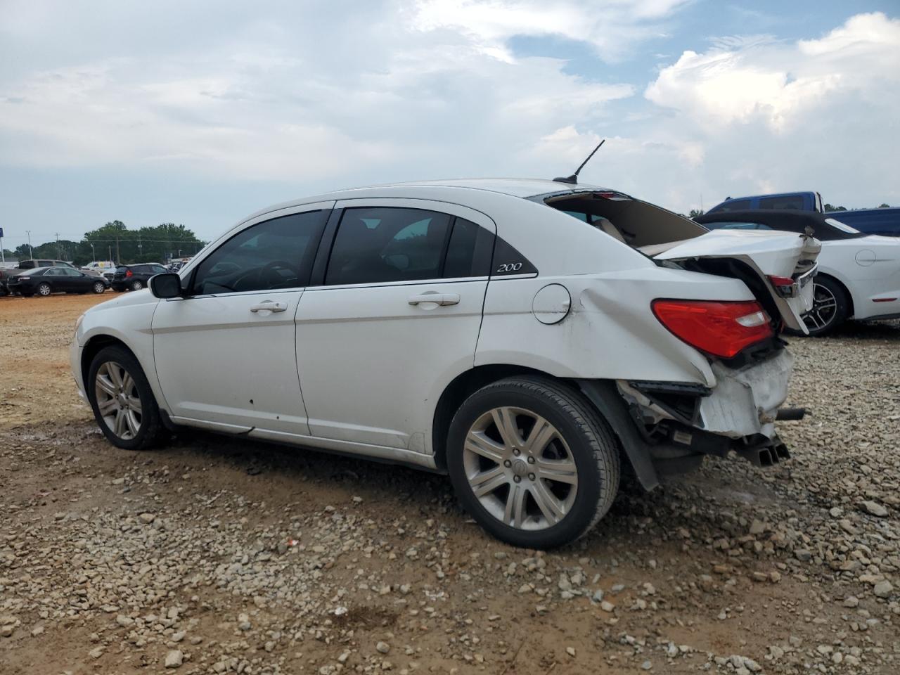 2013 Chrysler 200 Touring White vin: 1C3CCBBB2DN615211