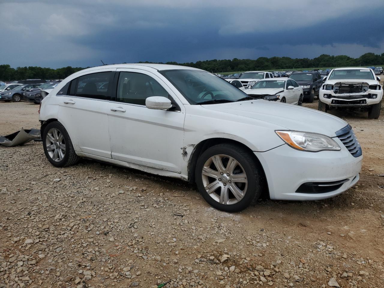 2013 Chrysler 200 Touring White vin: 1C3CCBBB2DN615211