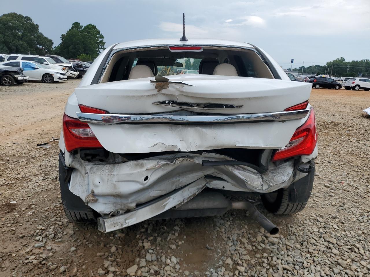 2013 Chrysler 200 Touring White vin: 1C3CCBBB2DN615211
