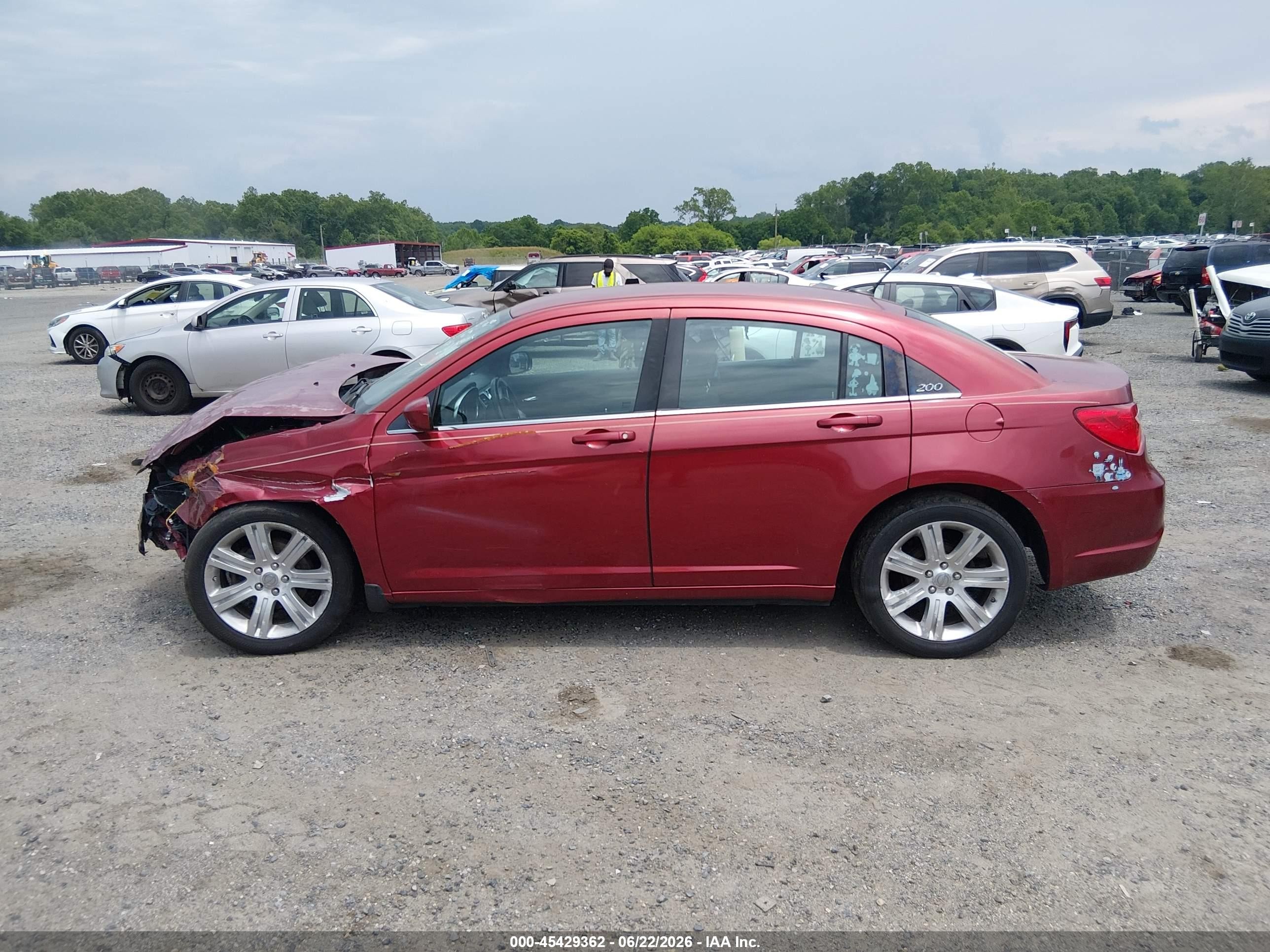 2013 Chrysler 200 Touring Maroon vin: 1C3CCBBB2DN734652