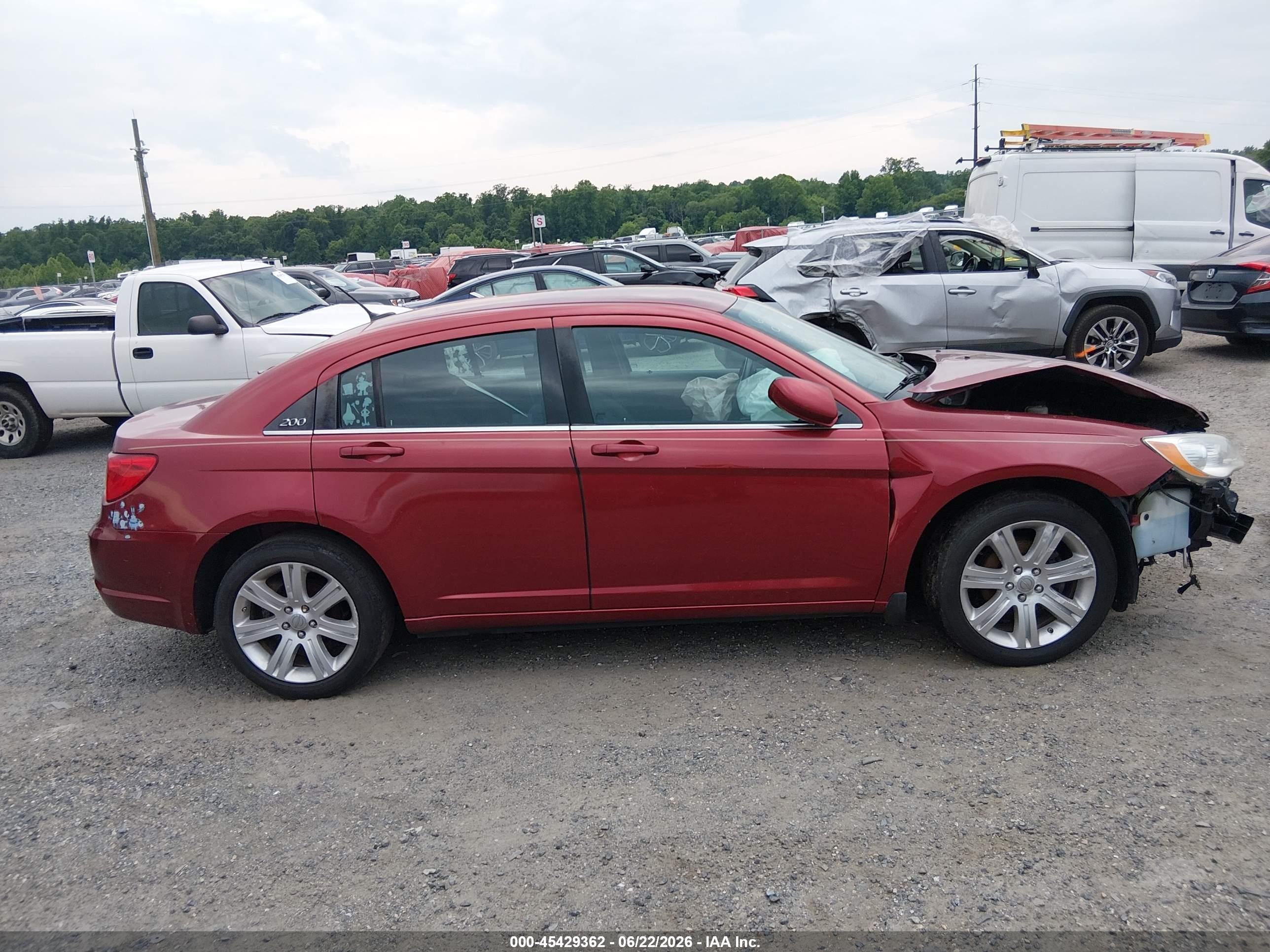2013 Chrysler 200 Touring Maroon vin: 1C3CCBBB2DN734652