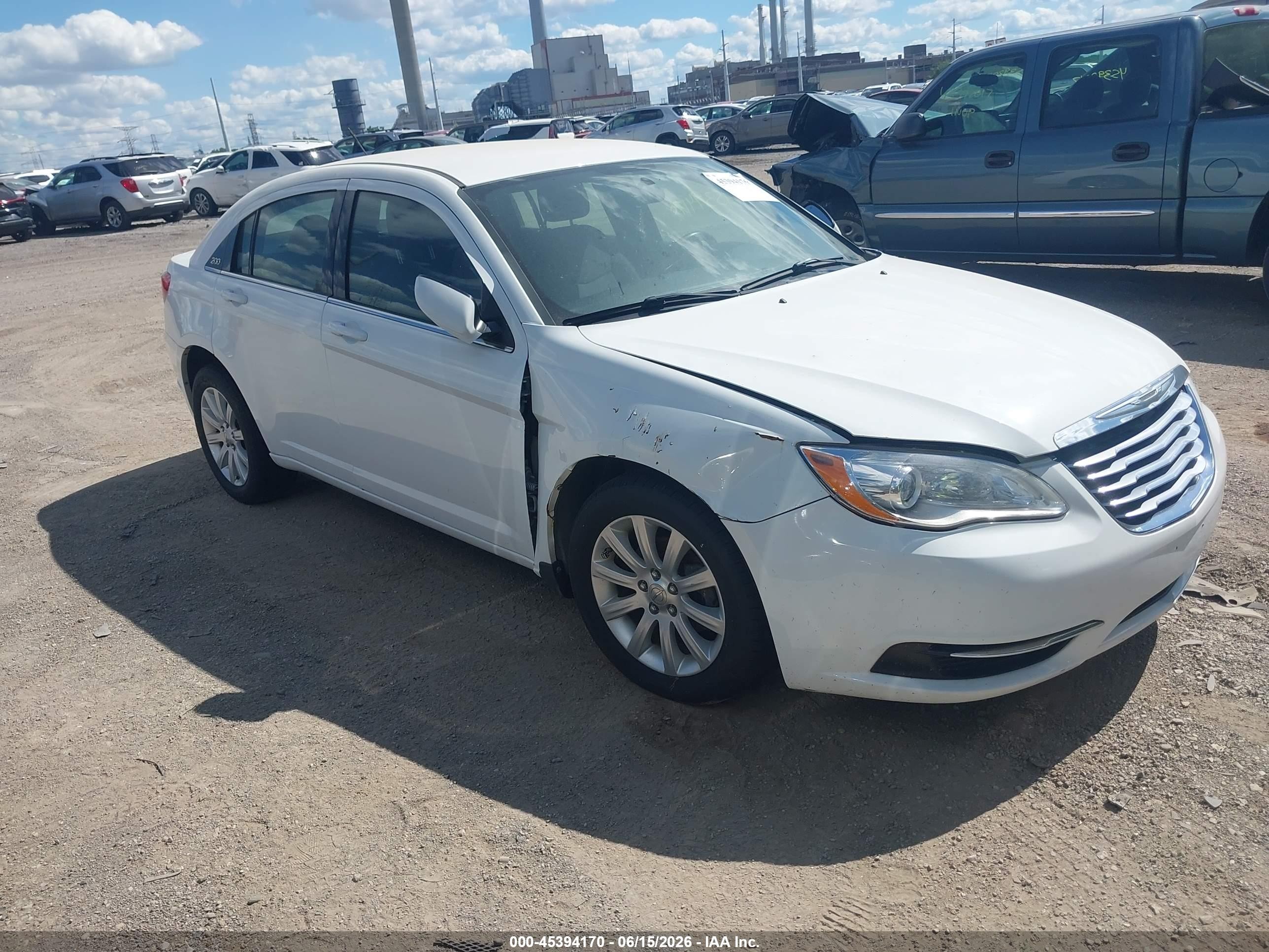 2013 Chrysler 200 Touring White vin: 1C3CCBBB2DN739222