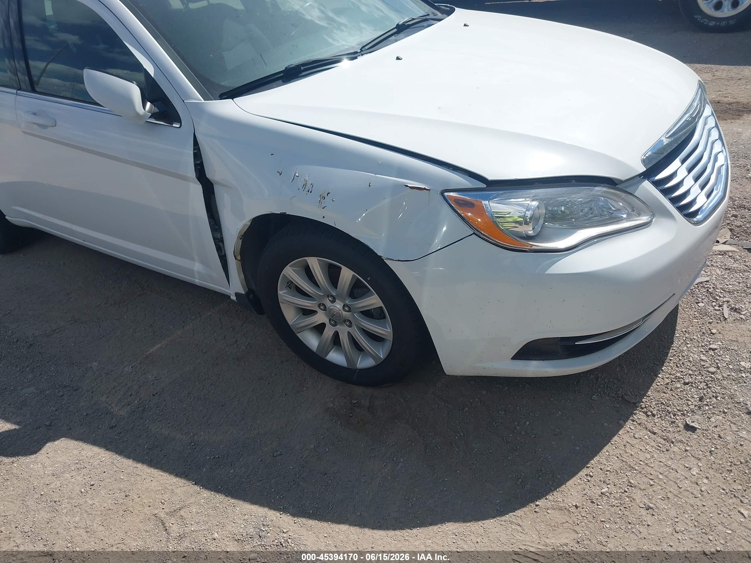 2013 Chrysler 200 Touring White vin: 1C3CCBBB2DN739222