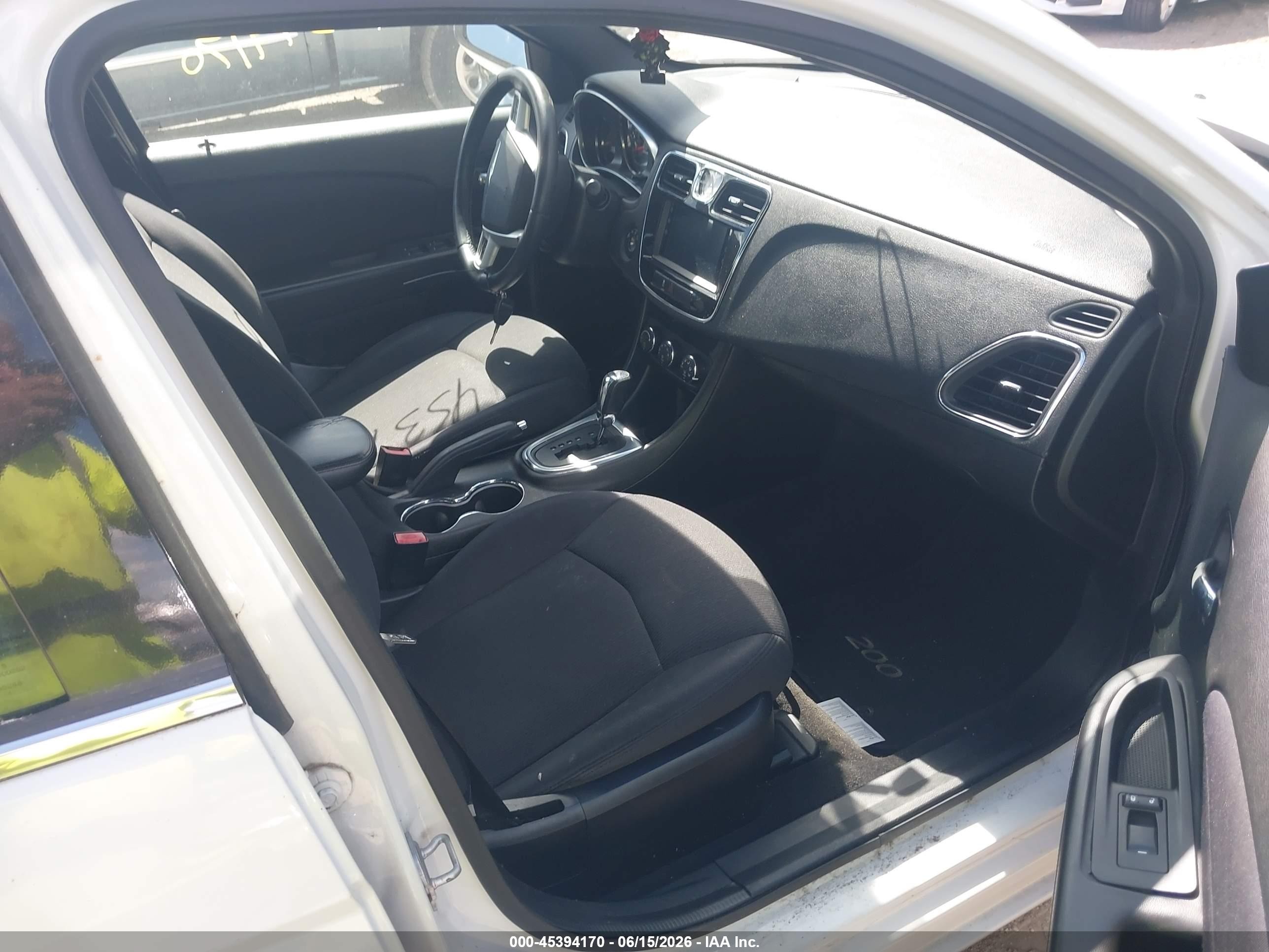 2013 Chrysler 200 Touring White vin: 1C3CCBBB2DN739222