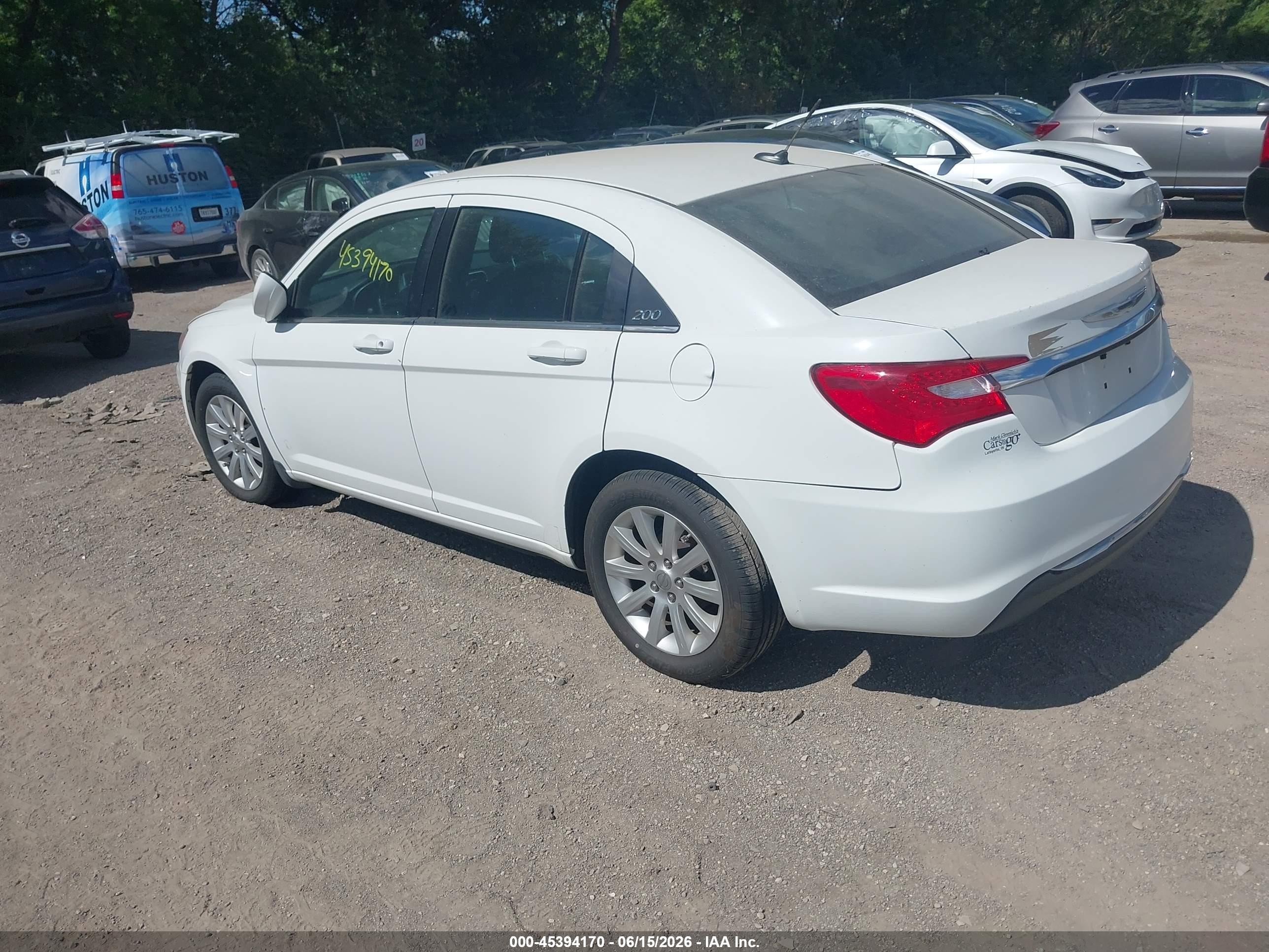 2013 Chrysler 200 Touring White vin: 1C3CCBBB2DN739222