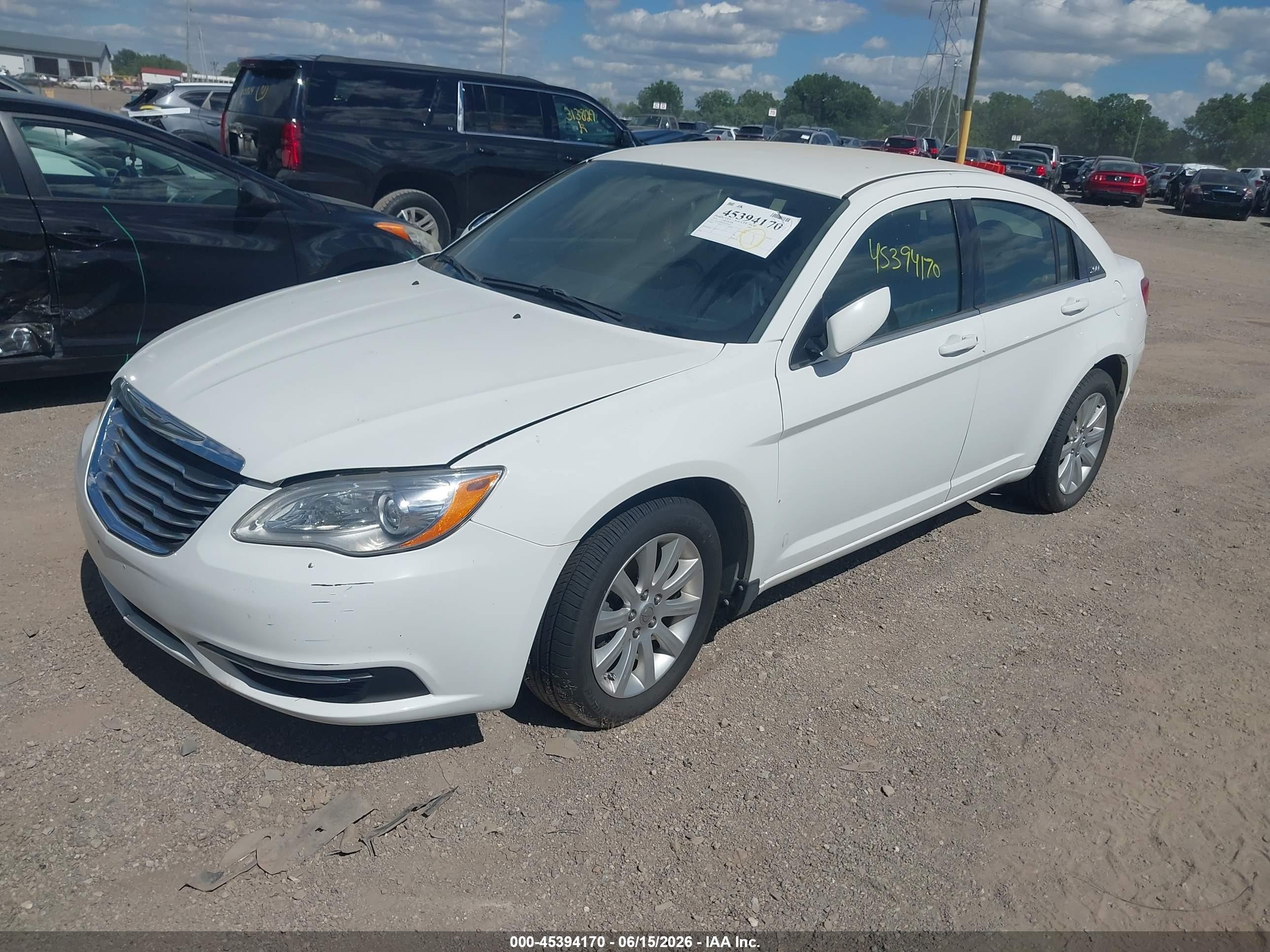 2013 Chrysler 200 Touring White vin: 1C3CCBBB2DN739222