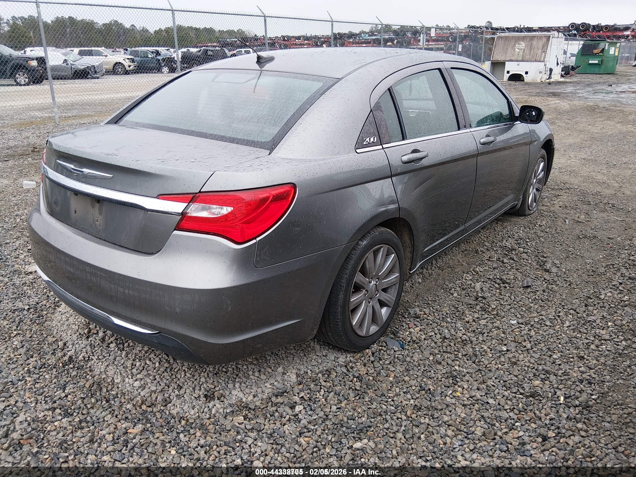 2013 Chrysler 200 Touring vin: 1C3CCBBB2DN763570