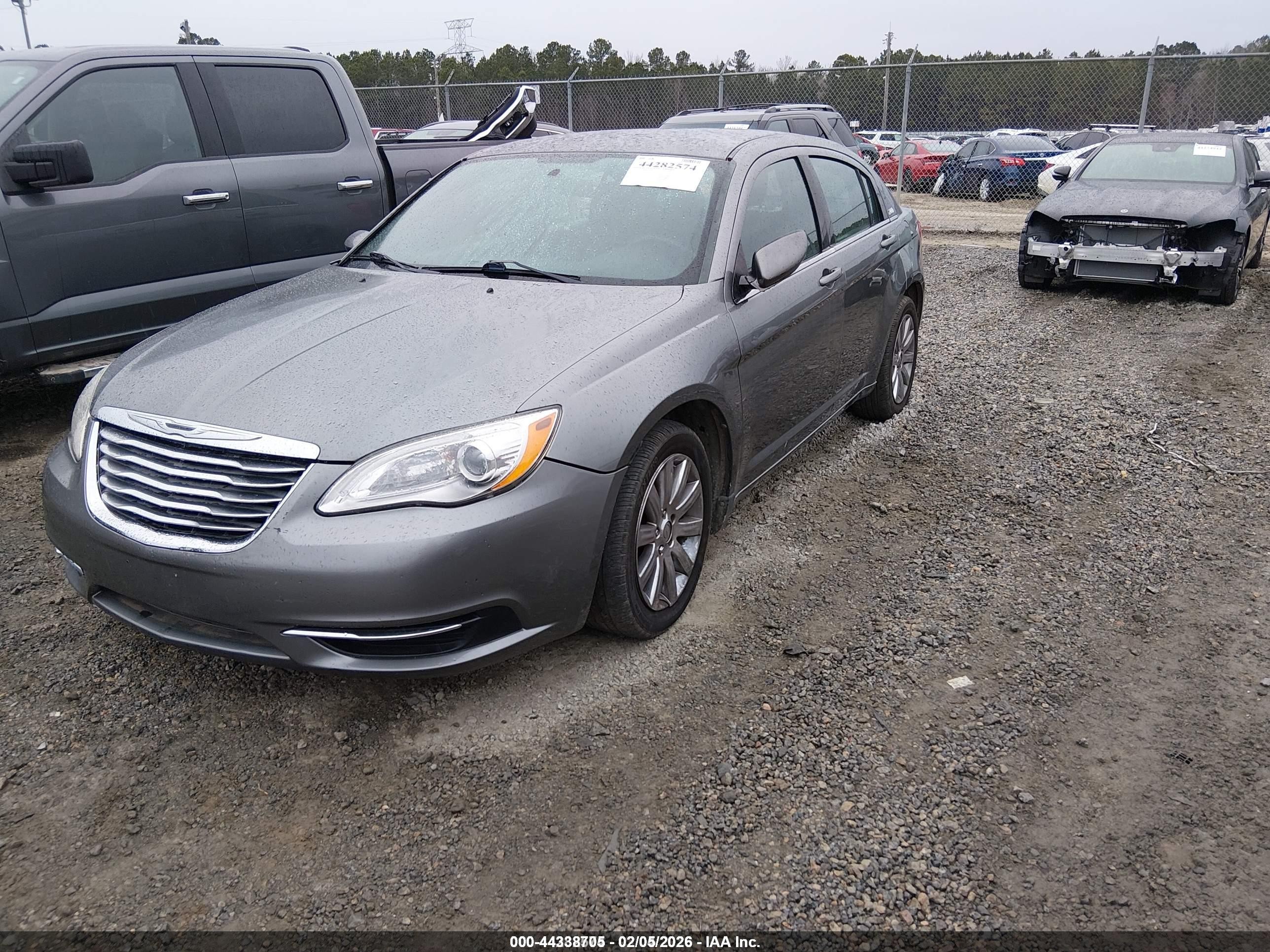 2013 Chrysler 200 Touring vin: 1C3CCBBB2DN763570