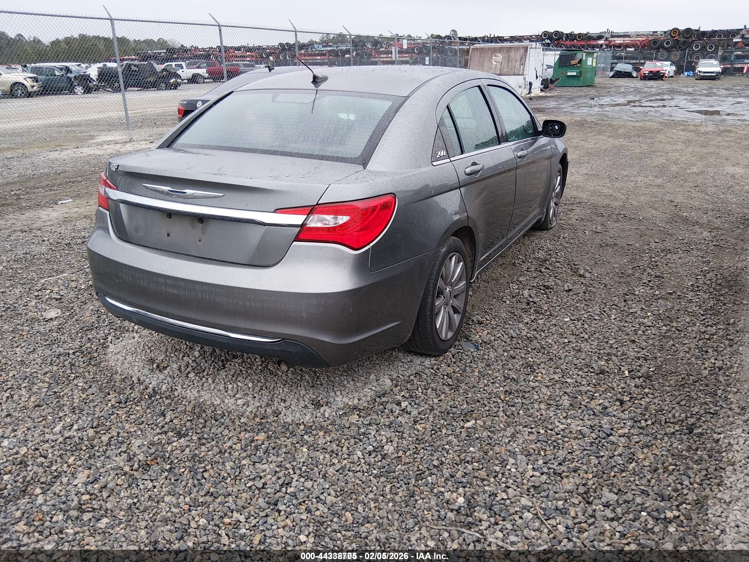 2013 Chrysler 200 Touring vin: 1C3CCBBB2DN763570
