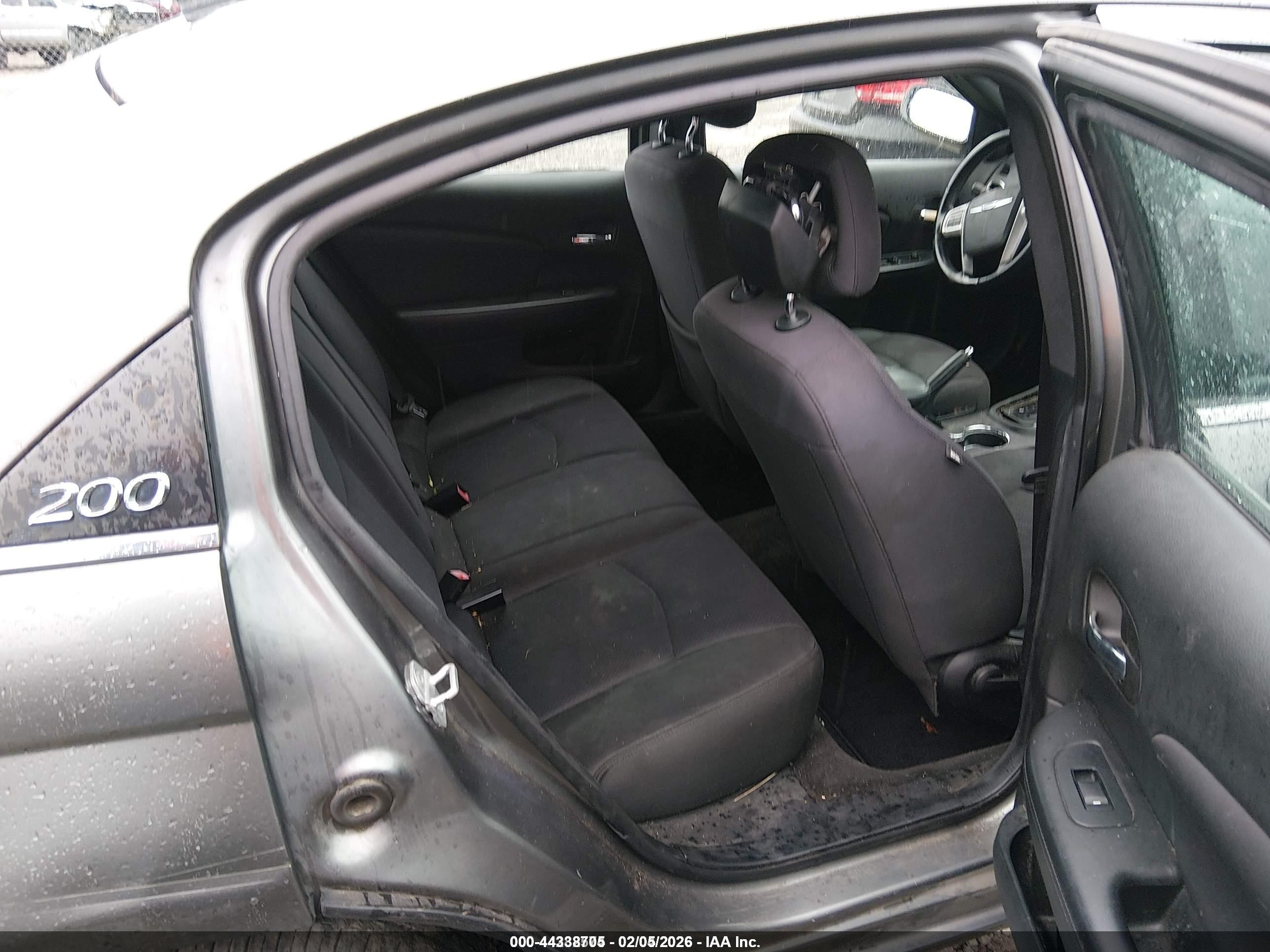2013 Chrysler 200 Touring vin: 1C3CCBBB2DN763570