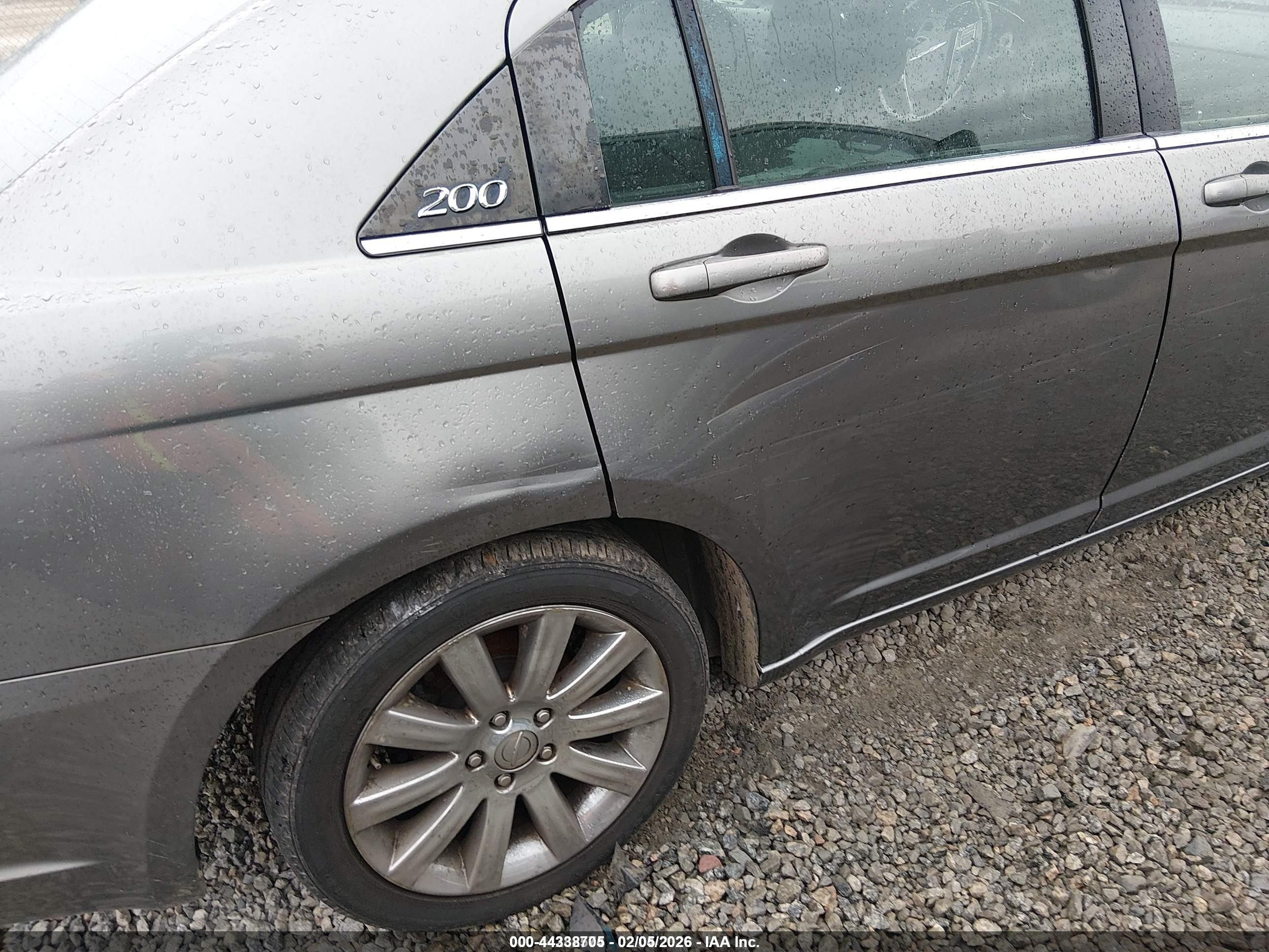 2013 Chrysler 200 Touring vin: 1C3CCBBB2DN763570