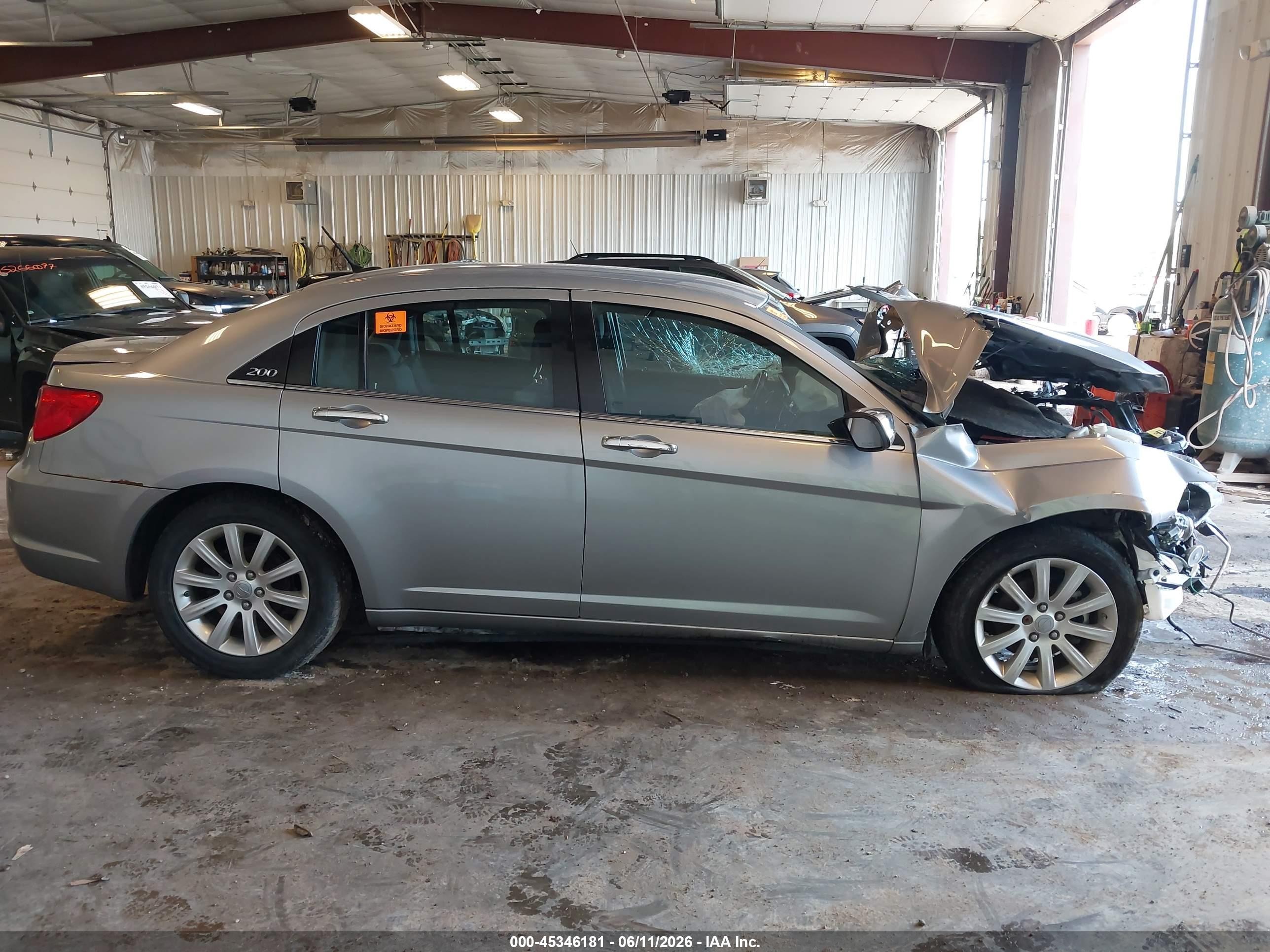 2014 Chrysler 200 Touring Silver vin: 1C3CCBBB2EN150382