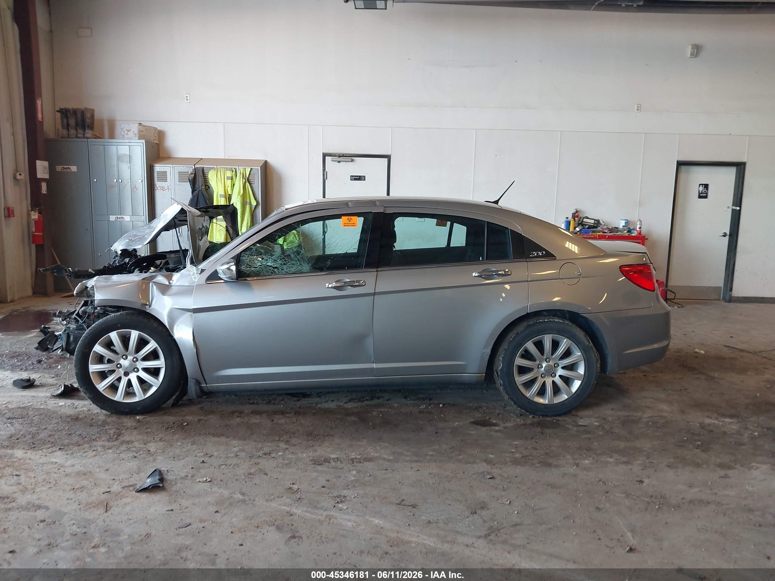 2014 Chrysler 200 Touring Silver vin: 1C3CCBBB2EN150382