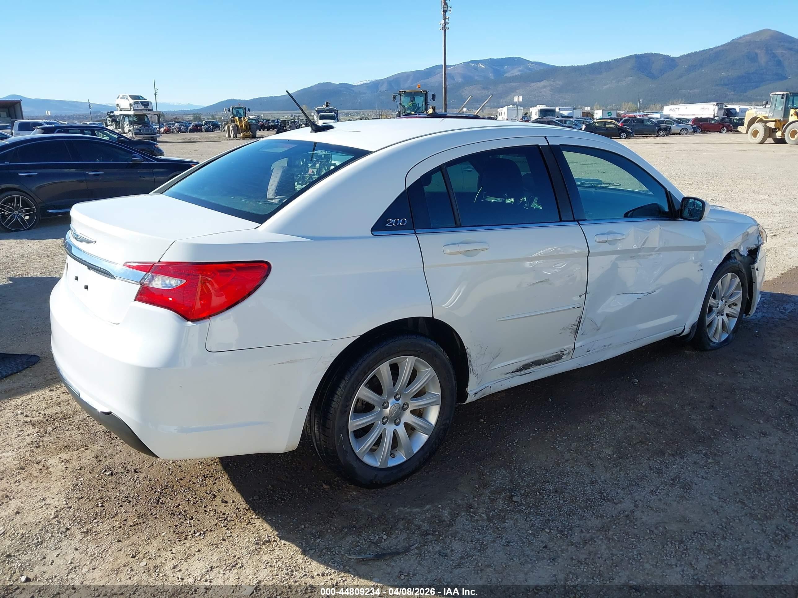 2013 Chrysler 200 Touring White vin: 1C3CCBBB3DN501993