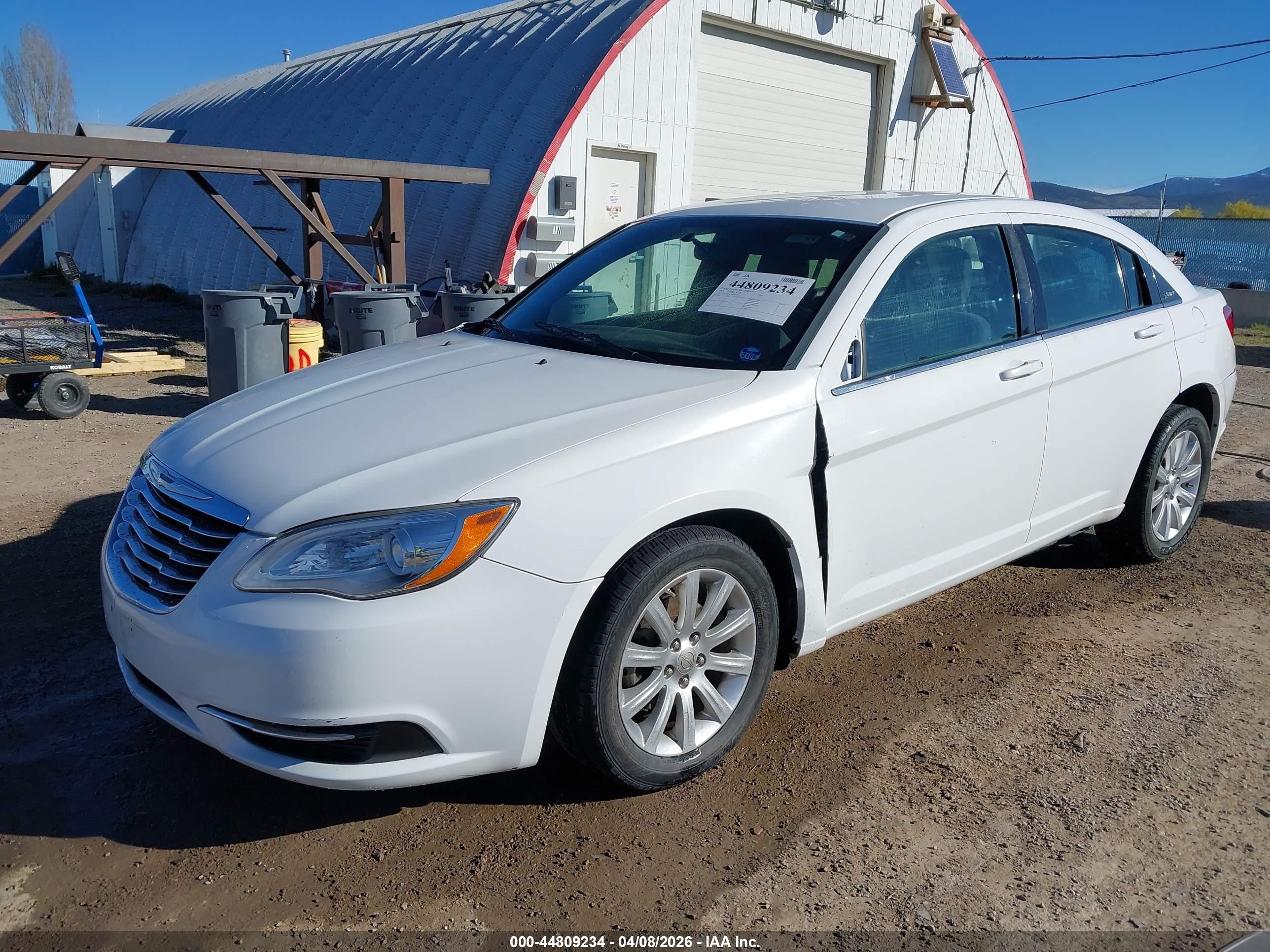 2013 Chrysler 200 Touring White vin: 1C3CCBBB3DN501993
