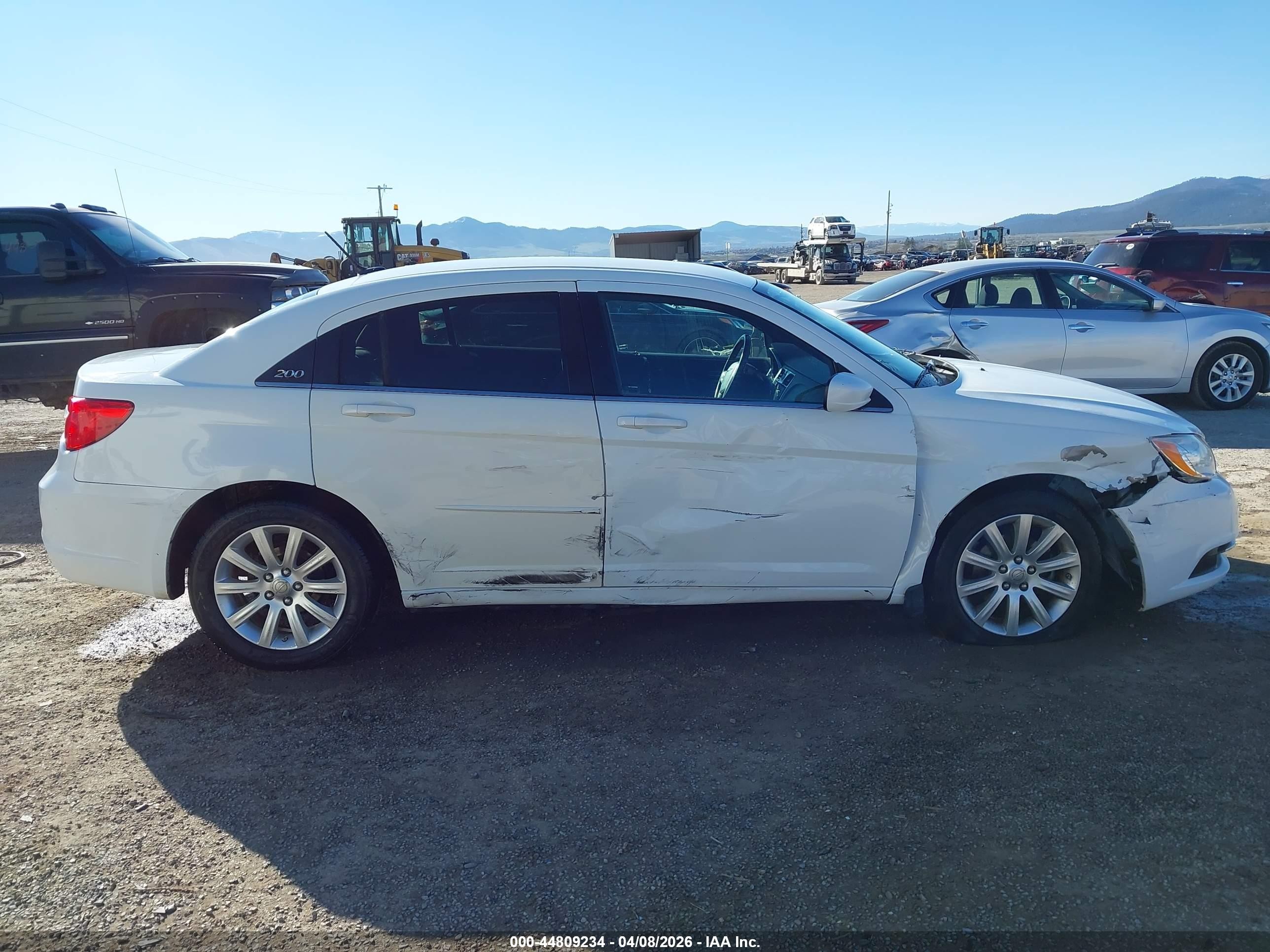 2013 Chrysler 200 Touring White vin: 1C3CCBBB3DN501993