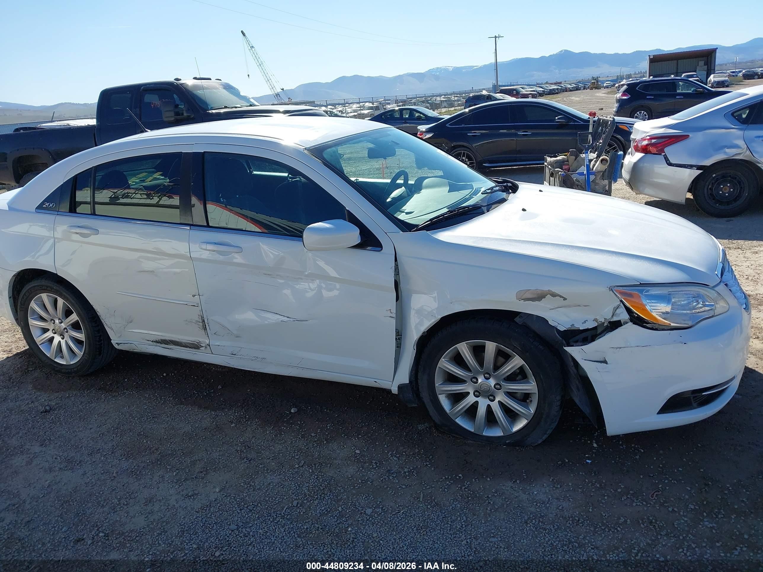 2013 Chrysler 200 Touring White vin: 1C3CCBBB3DN501993