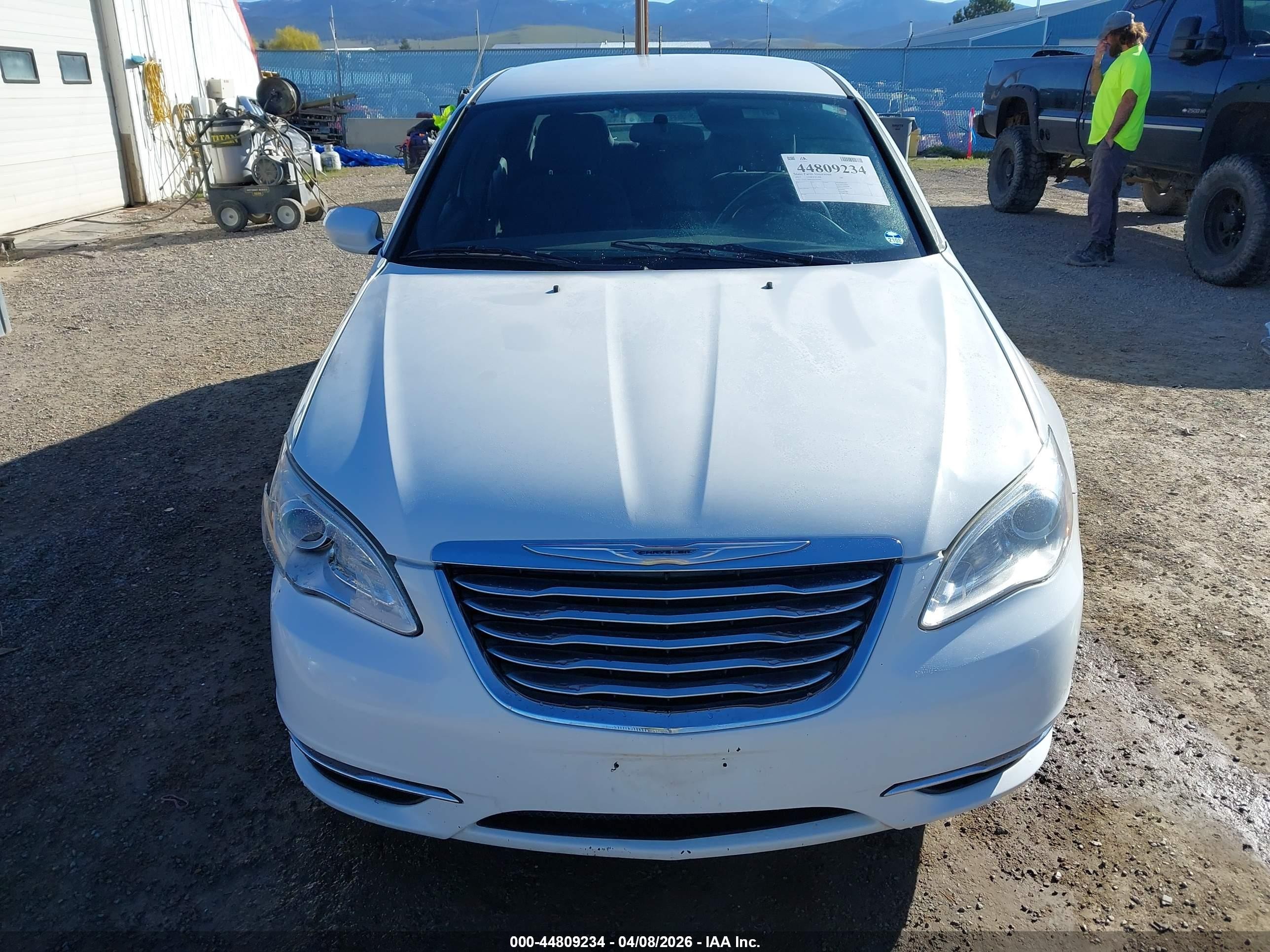2013 Chrysler 200 Touring White vin: 1C3CCBBB3DN501993