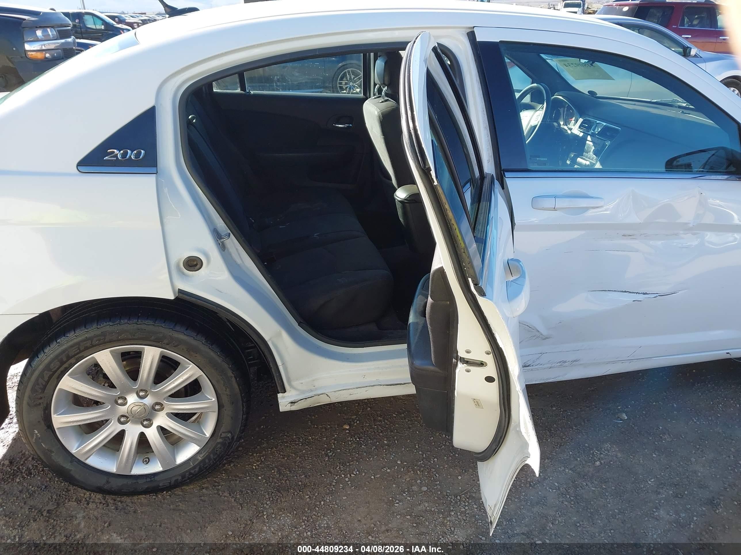 2013 Chrysler 200 Touring White vin: 1C3CCBBB3DN501993