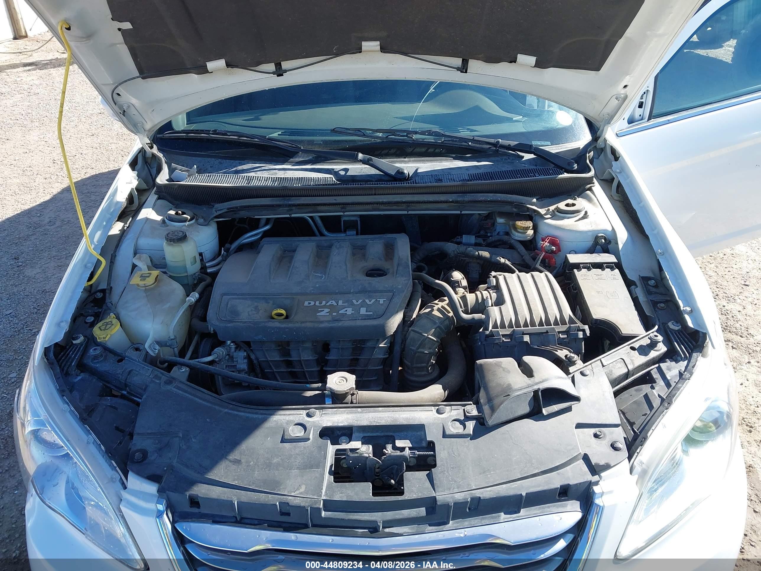 2013 Chrysler 200 Touring White vin: 1C3CCBBB3DN501993