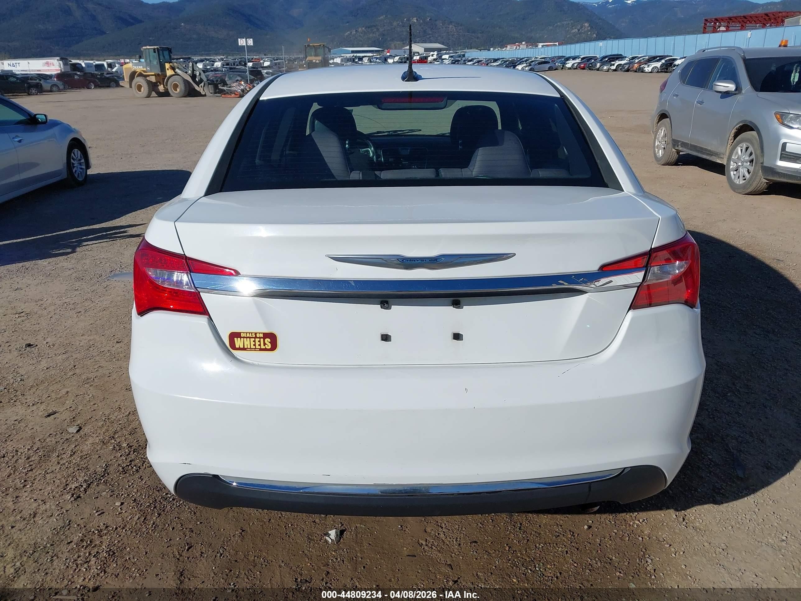 2013 Chrysler 200 Touring White vin: 1C3CCBBB3DN501993