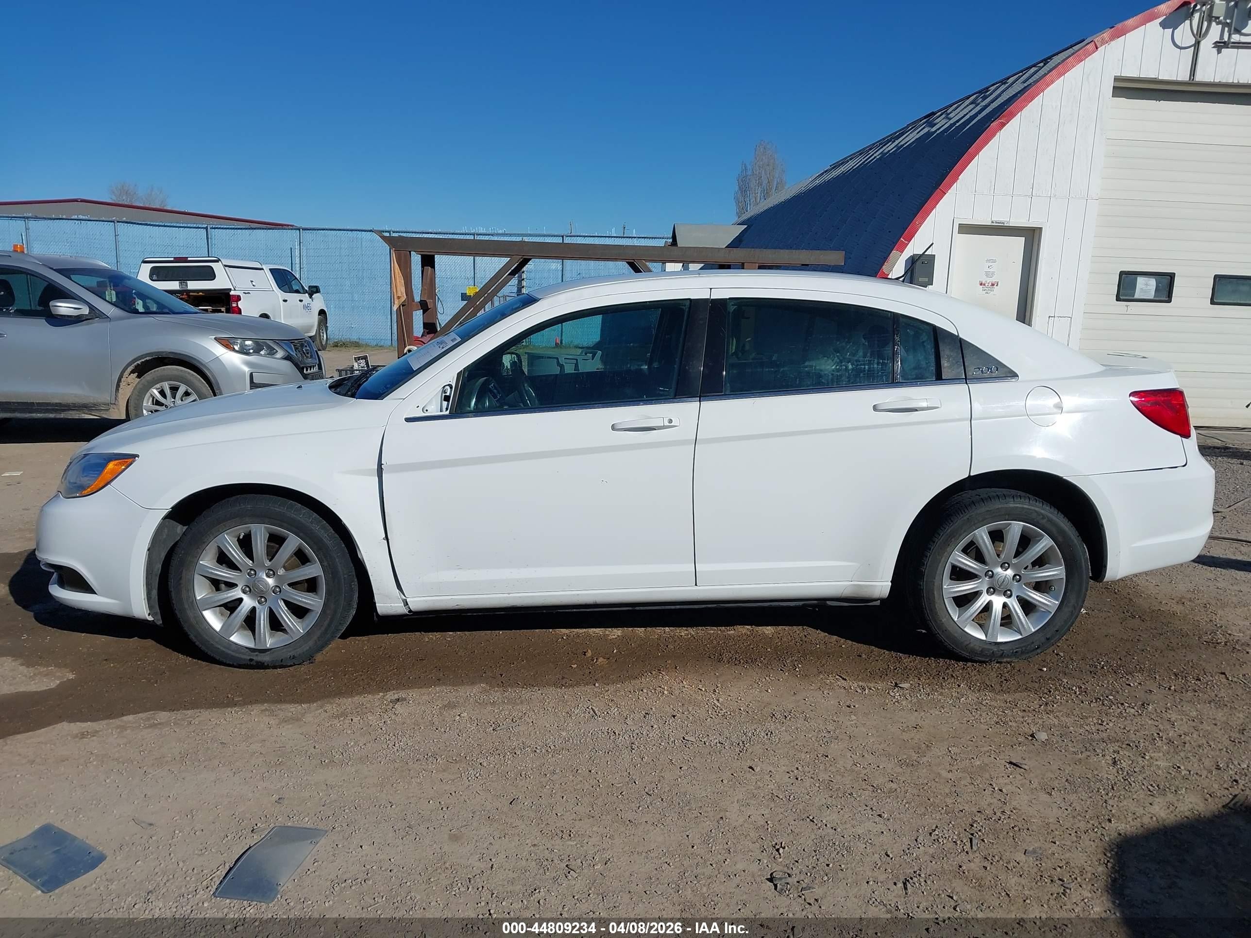 2013 Chrysler 200 Touring White vin: 1C3CCBBB3DN501993