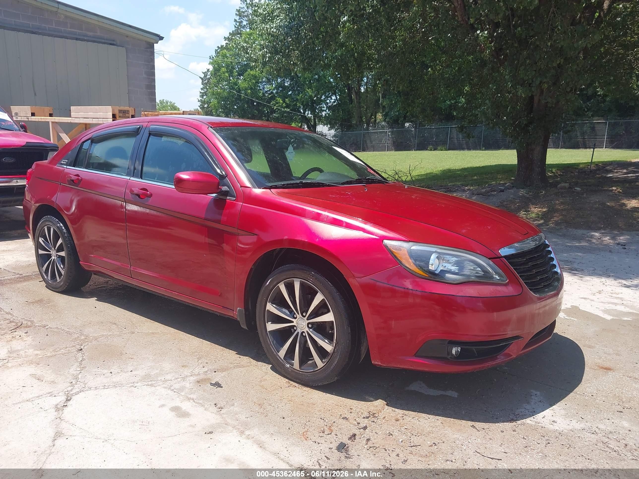 2013 Chrysler 200 Touring Красный vin: 1C3CCBBB3DN584681
