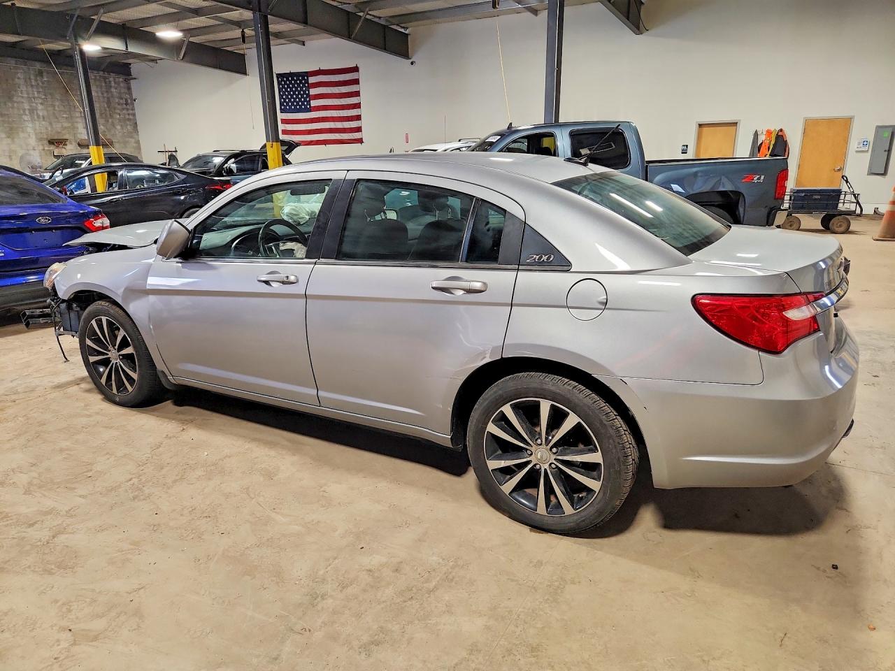2013 Chrysler 200 Touring Серебряный vin: 1C3CCBBB4DN579778