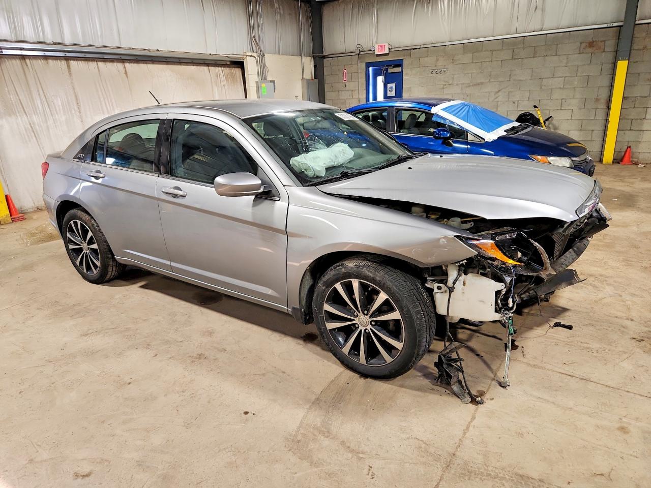 2013 Chrysler 200 Touring Серебряный vin: 1C3CCBBB4DN579778