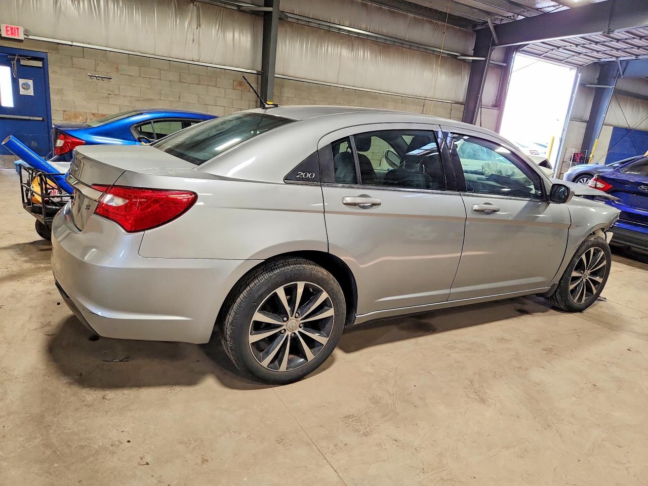 2013 Chrysler 200 Touring Серебряный vin: 1C3CCBBB4DN579778