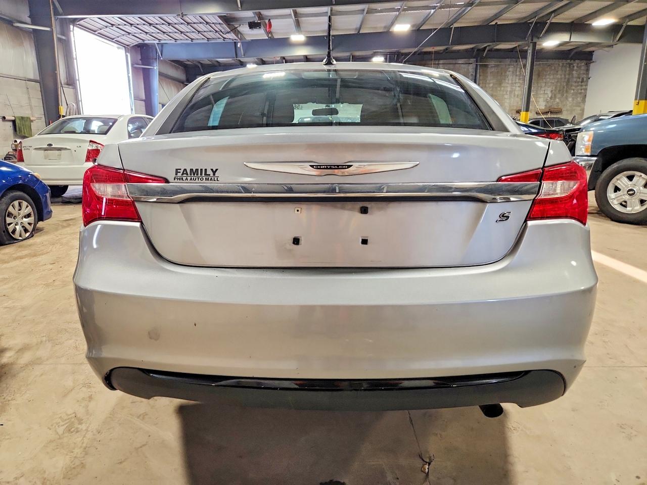 2013 Chrysler 200 Touring Серебряный vin: 1C3CCBBB4DN579778