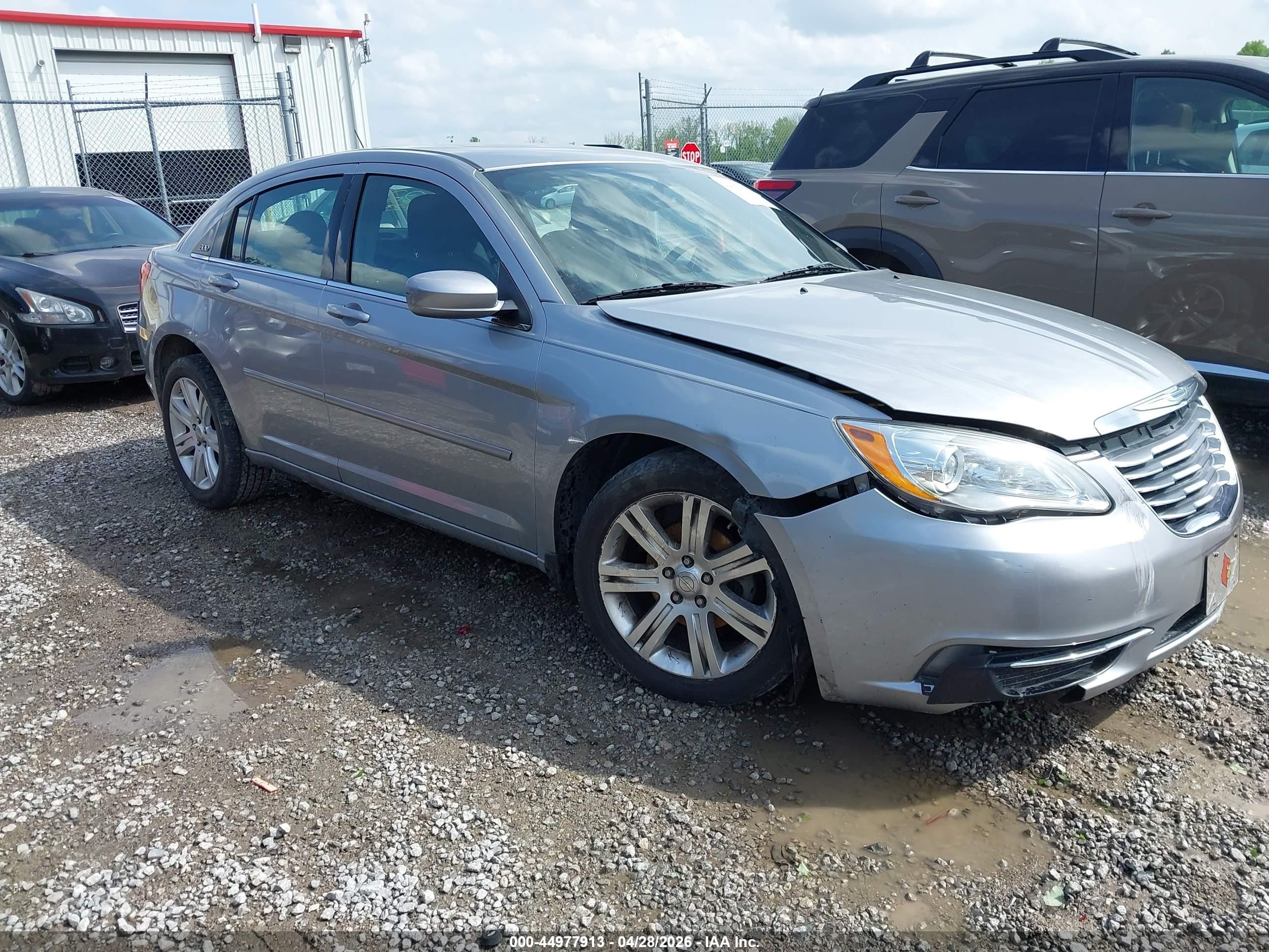 2013 Chrysler 200 Touring Silver vin: 1C3CCBBB5DN601027