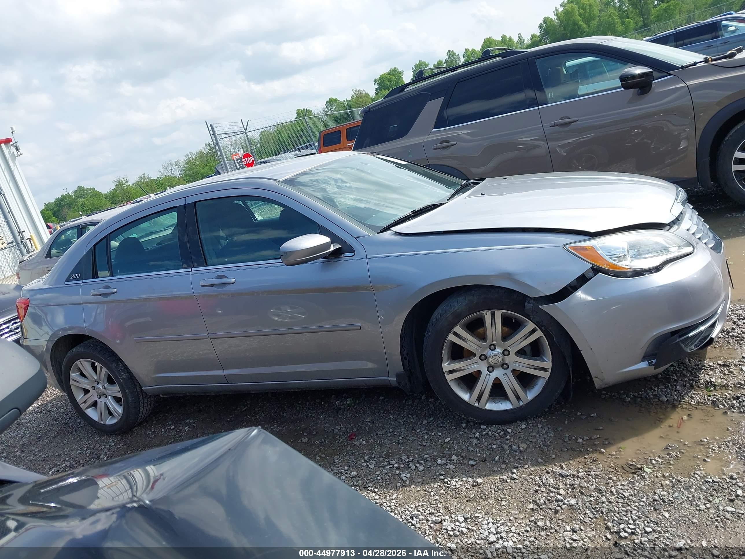 2013 Chrysler 200 Touring Silver vin: 1C3CCBBB5DN601027