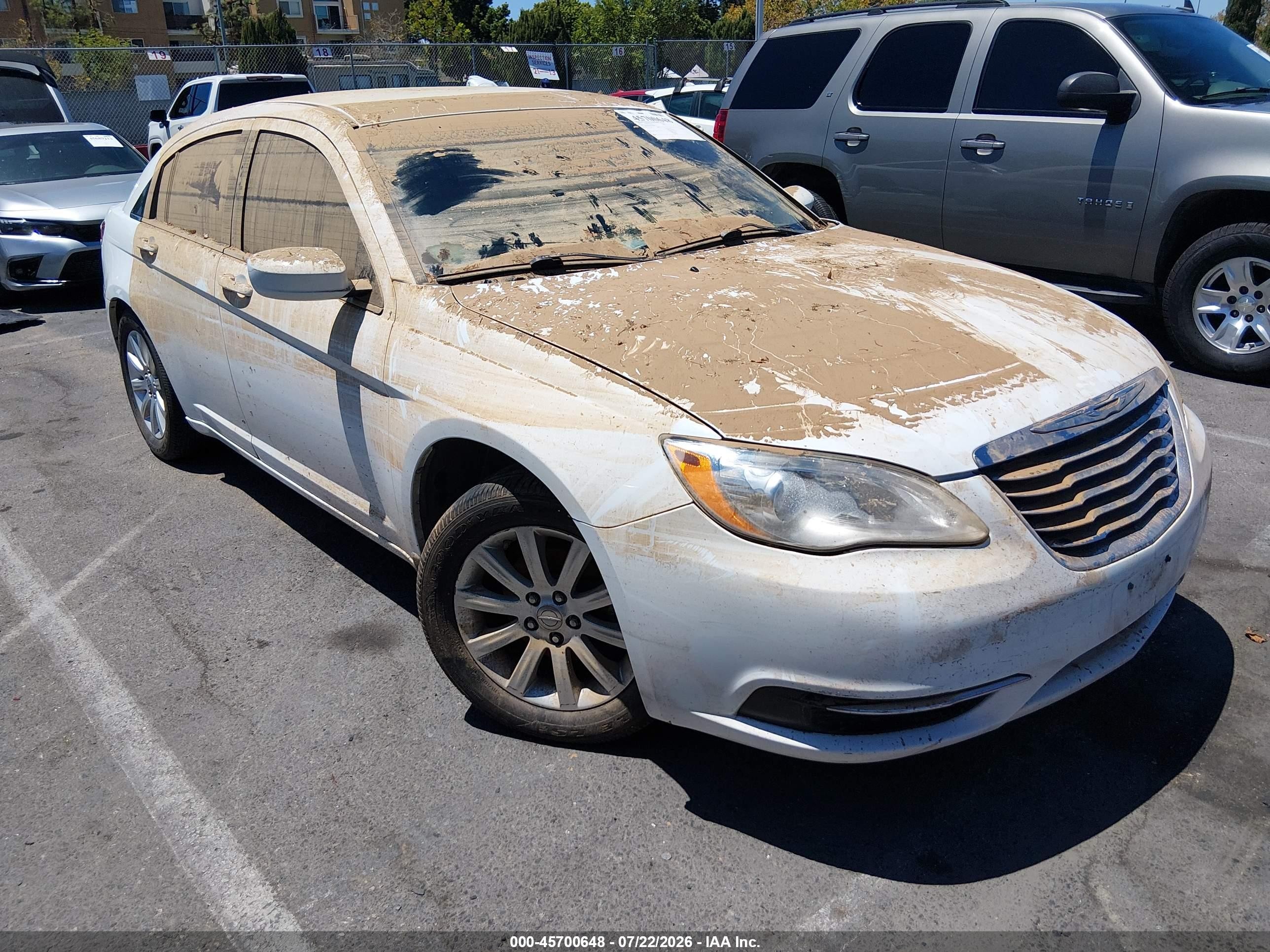 2013 Chrysler 200 Touring White vin: 1C3CCBBB5DN639809