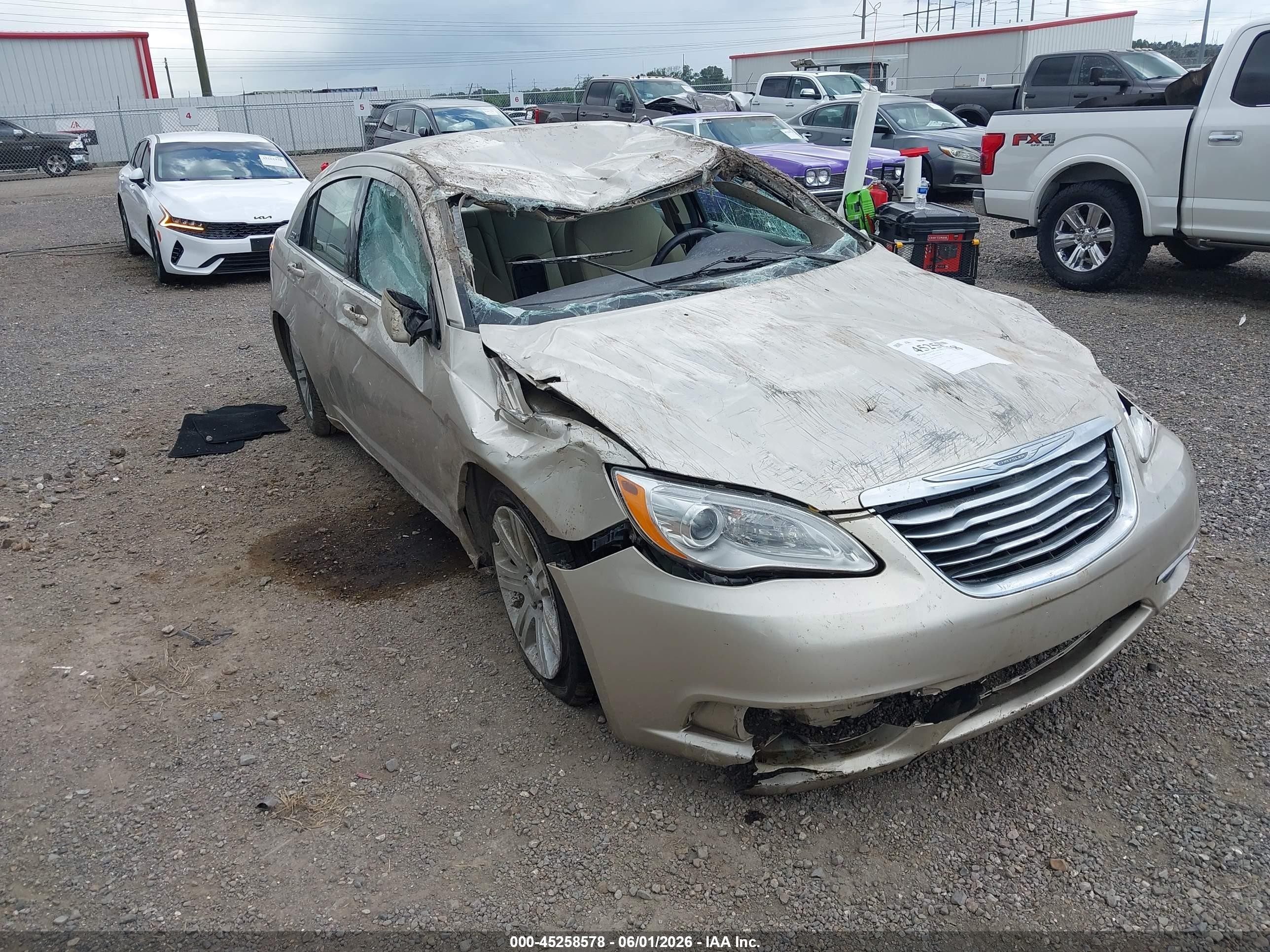 2013 Chrysler 200 Touring Beige vin: 1C3CCBBB5DN674060
