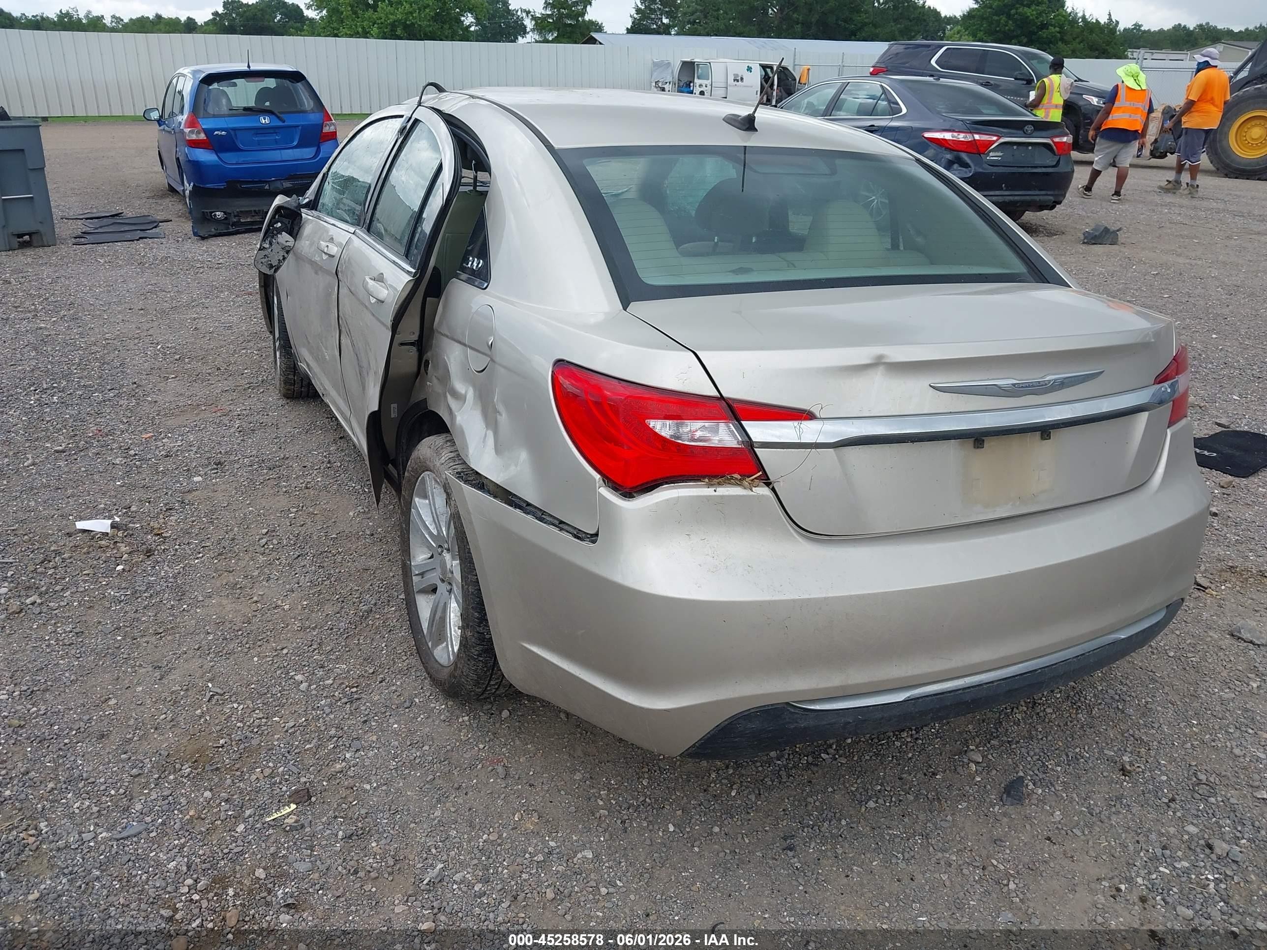 2013 Chrysler 200 Touring Beige vin: 1C3CCBBB5DN674060