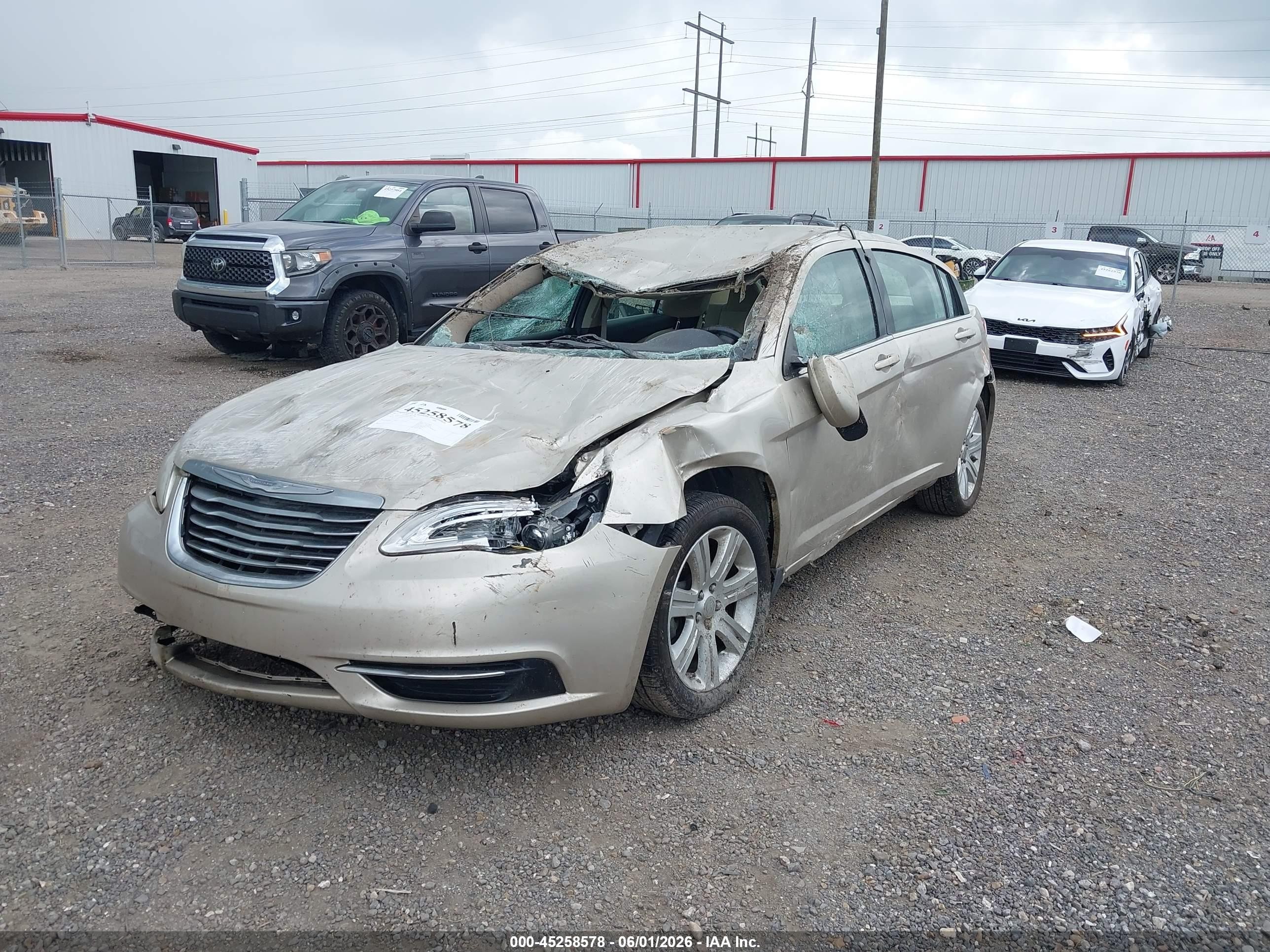 2013 Chrysler 200 Touring Beige vin: 1C3CCBBB5DN674060
