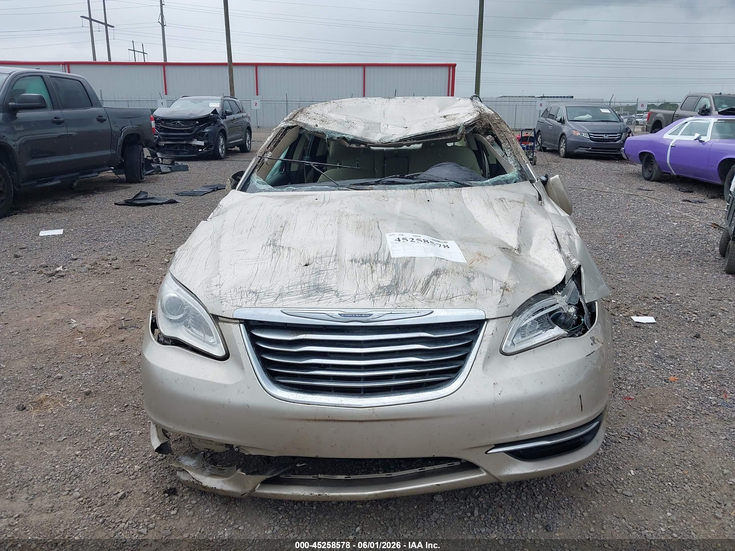 2013 Chrysler 200 Touring Beige vin: 1C3CCBBB5DN674060