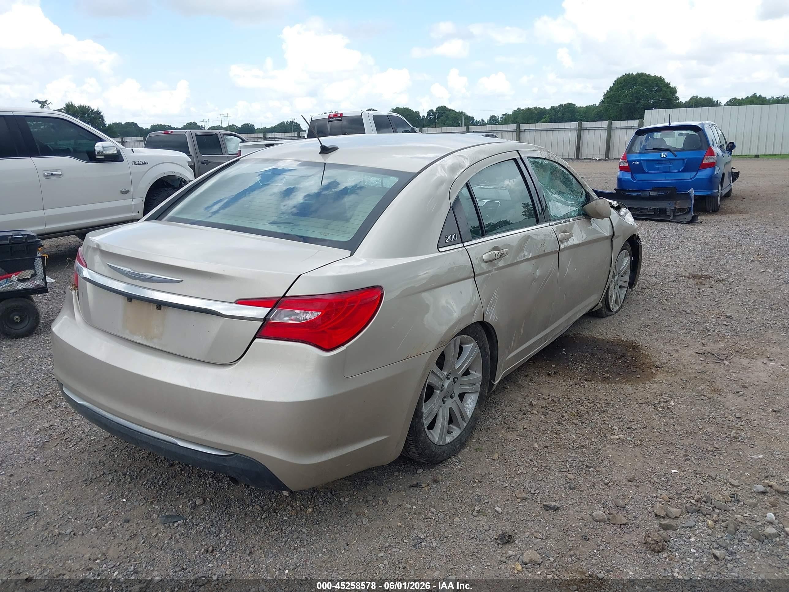 2013 Chrysler 200 Touring Beige vin: 1C3CCBBB5DN674060