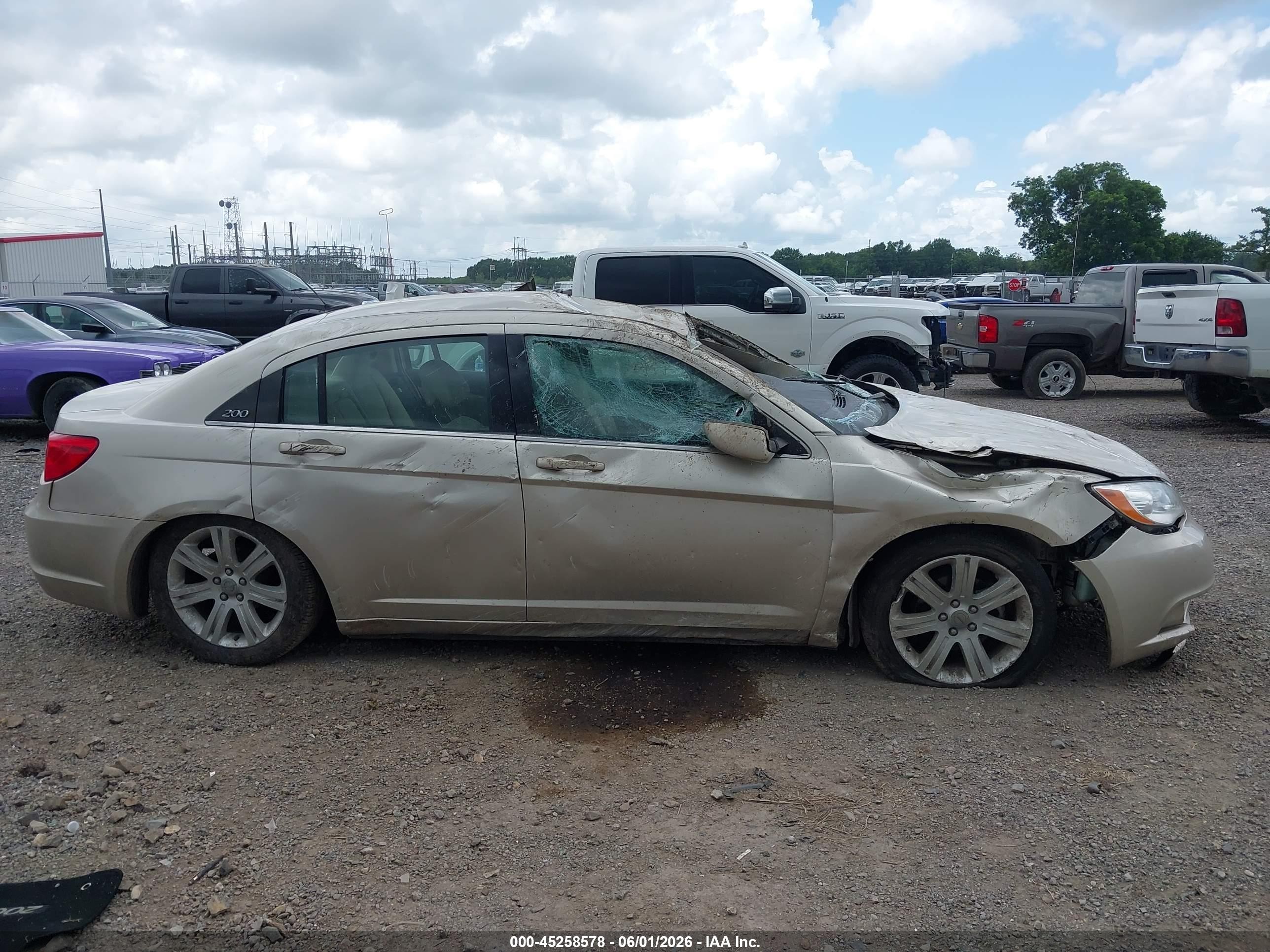 2013 Chrysler 200 Touring Beige vin: 1C3CCBBB5DN674060
