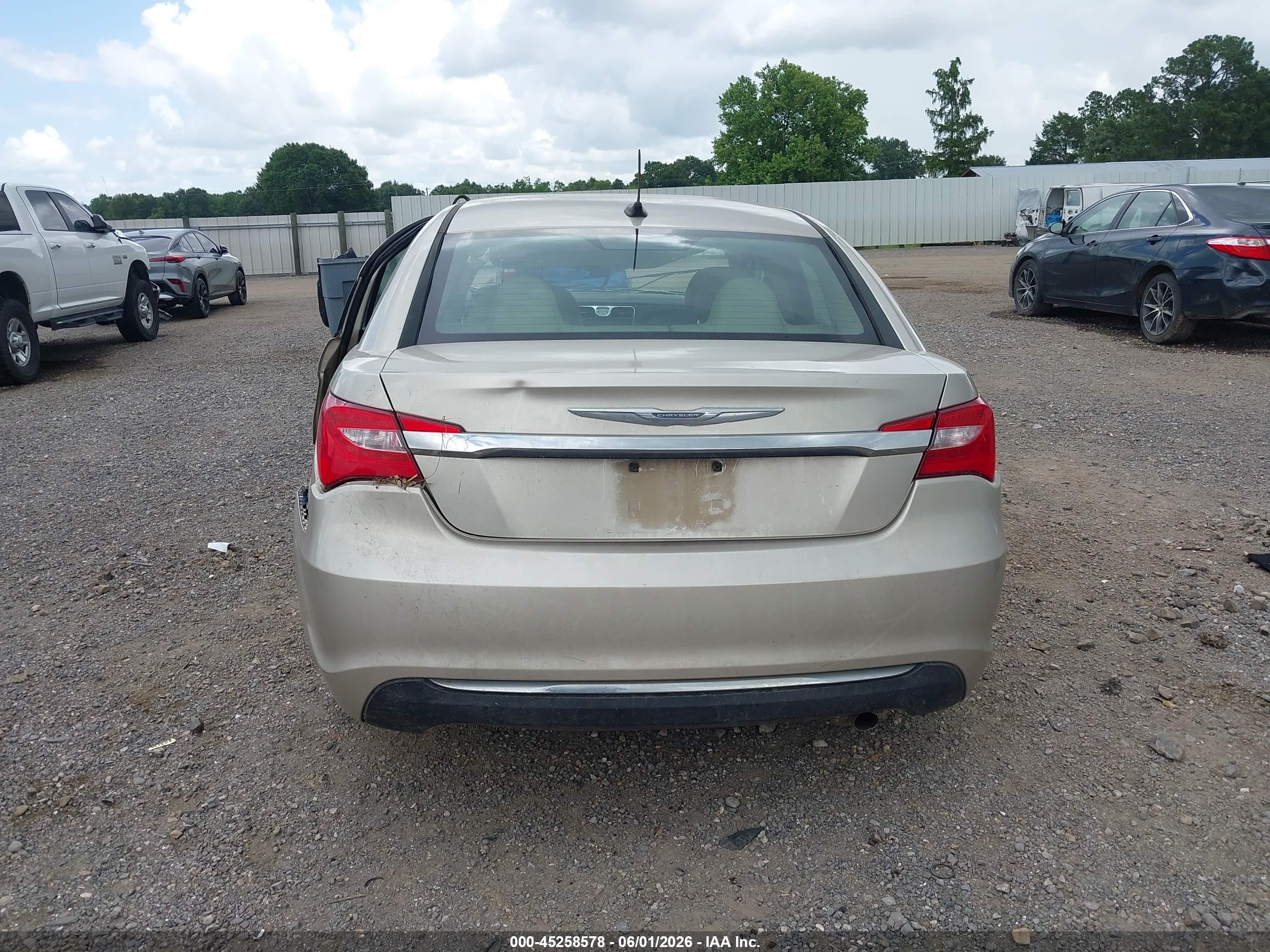 2013 Chrysler 200 Touring Beige vin: 1C3CCBBB5DN674060