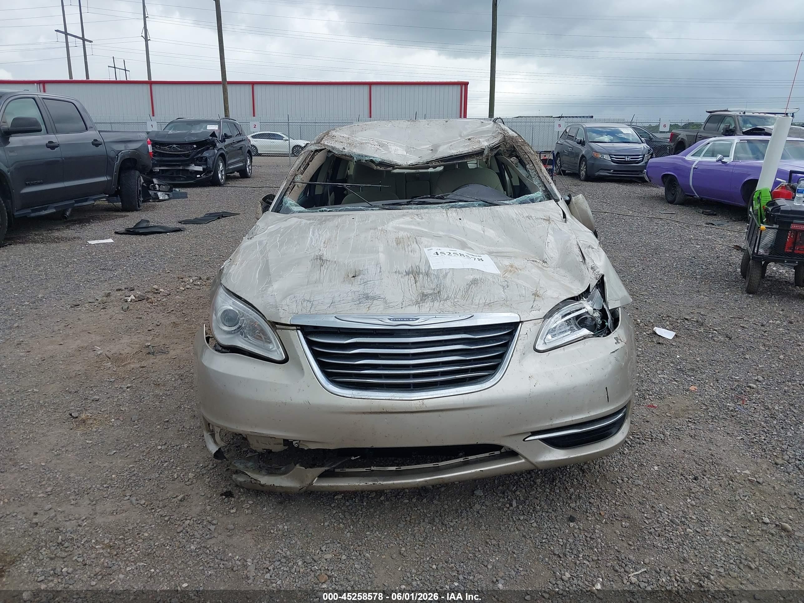 2013 Chrysler 200 Touring Beige vin: 1C3CCBBB5DN674060