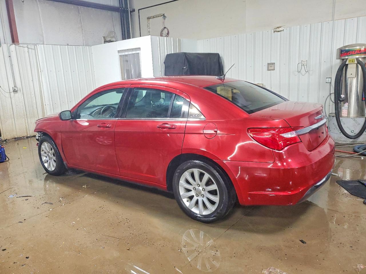 2014 Chrysler 200 Touring Red vin: 1C3CCBBB5EN178970