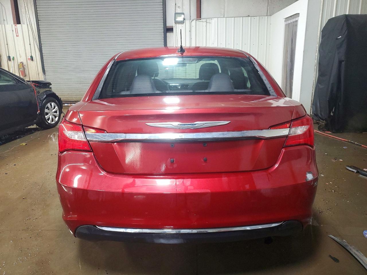 2014 Chrysler 200 Touring Red vin: 1C3CCBBB5EN178970