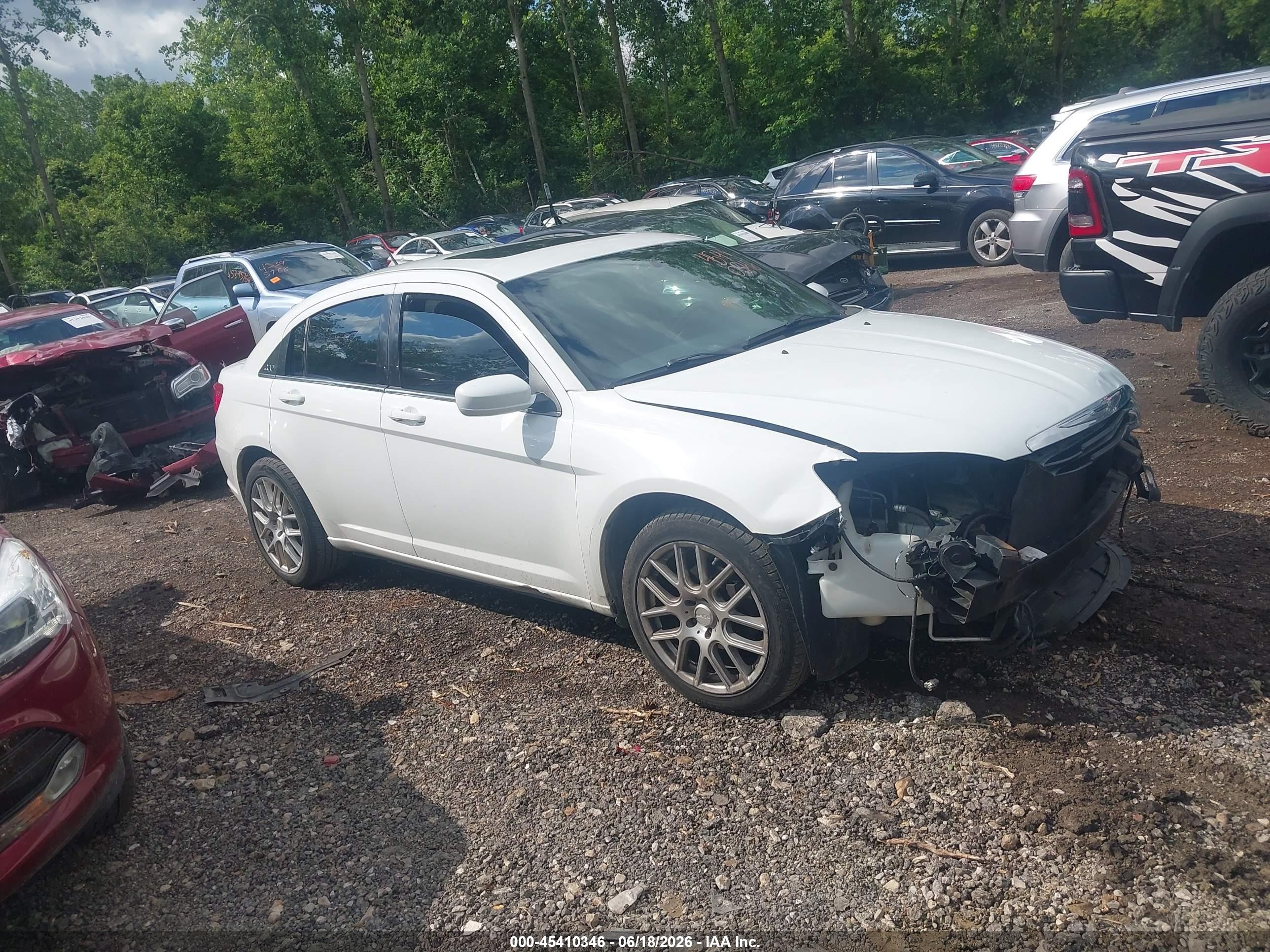 2013 Chrysler 200 Touring White vin: 1C3CCBBB6DN543087