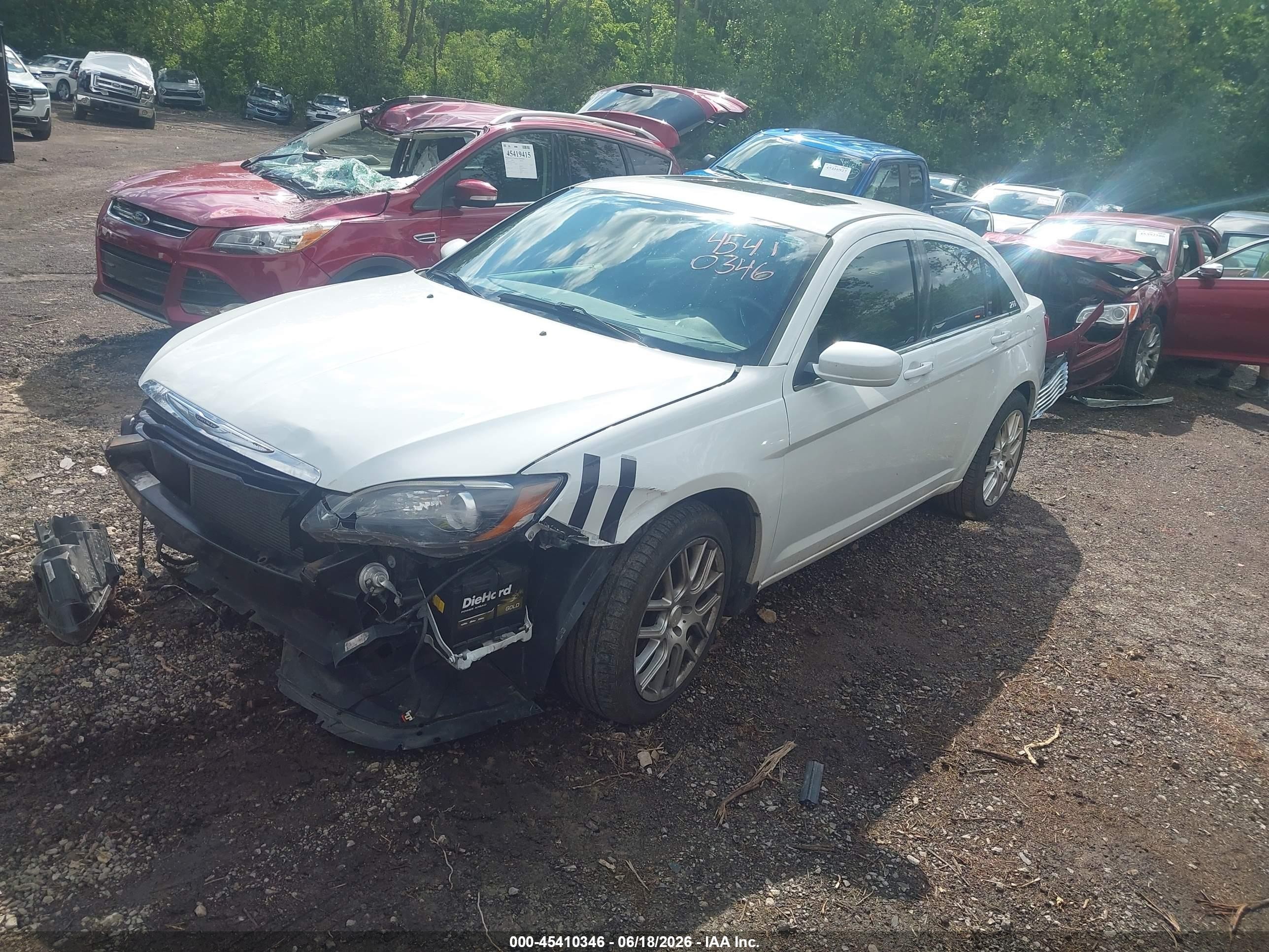 2013 Chrysler 200 Touring White vin: 1C3CCBBB6DN543087