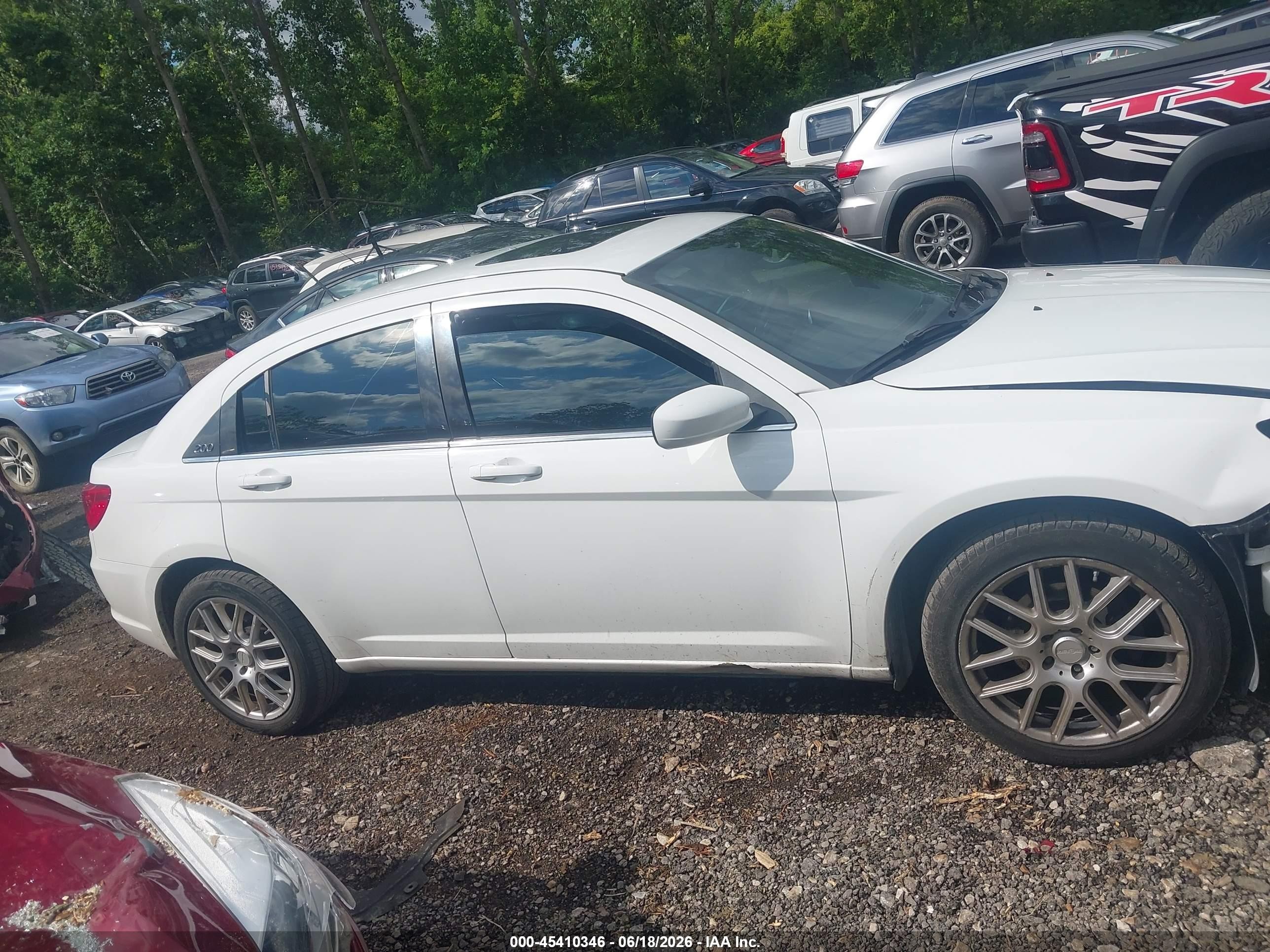 2013 Chrysler 200 Touring White vin: 1C3CCBBB6DN543087